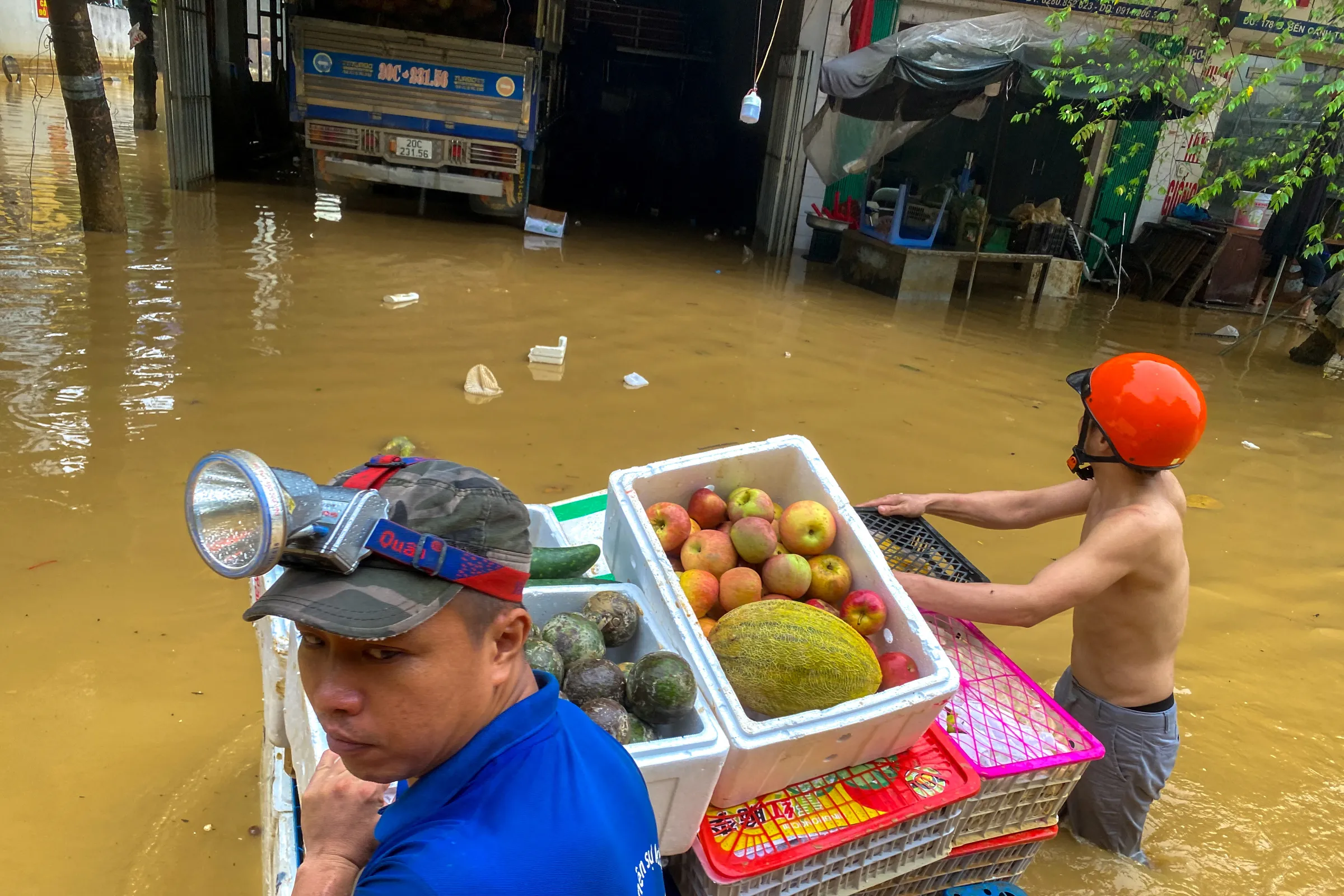 People wade through a flooded street following the impact of Typhoon Yagi, in Thai Nguyen City, Vietnam, September 11, 2024. REUTERS/Thinh Nguyen