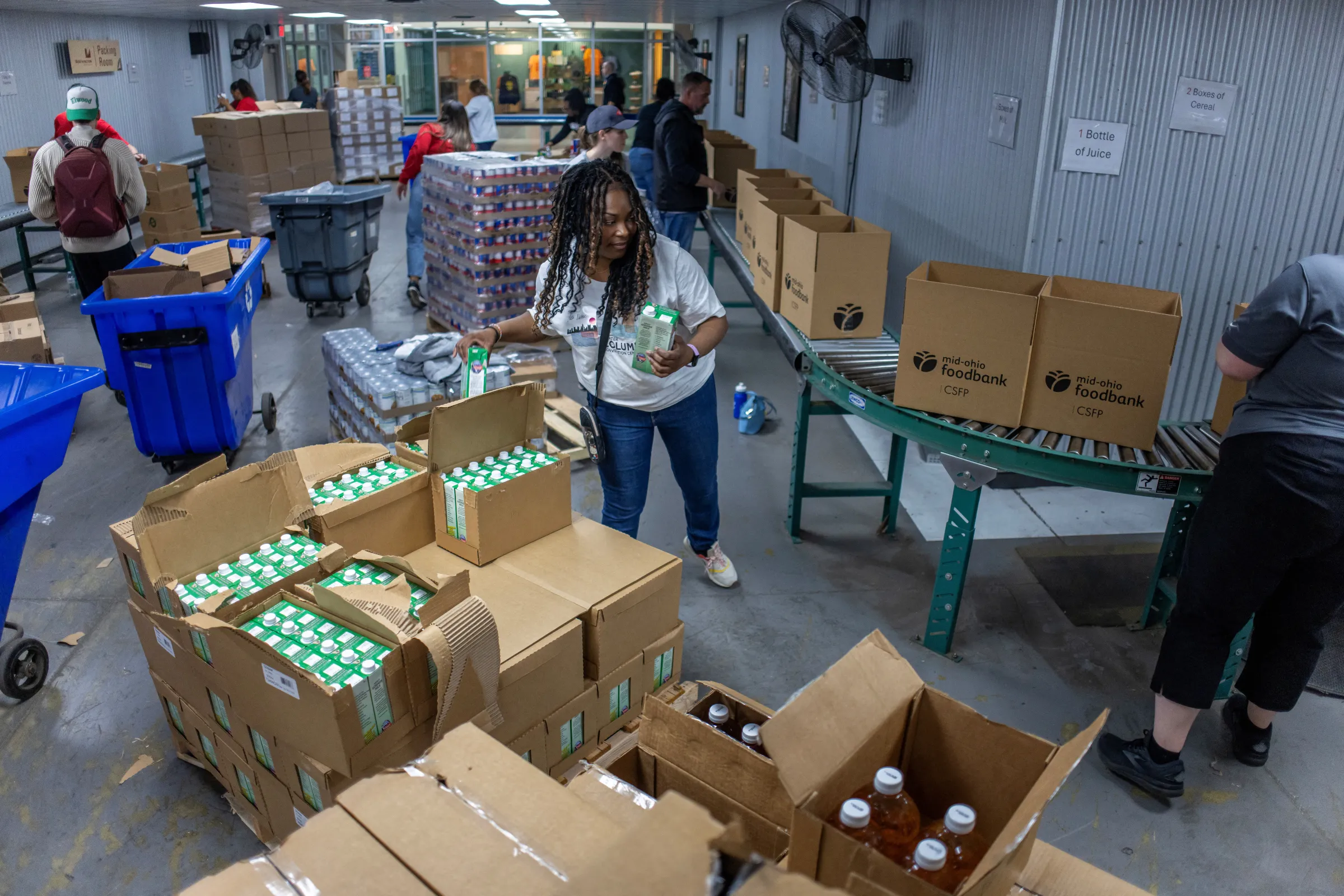 Volunteers pack boxes for the Commodity Supplemental Food Program (CSFP) at Mid-Ohio Food Collective’s warehouse in Columbus, Ohio, U.S., May 9, 2025. REUTERS/Evelyn Hockstein