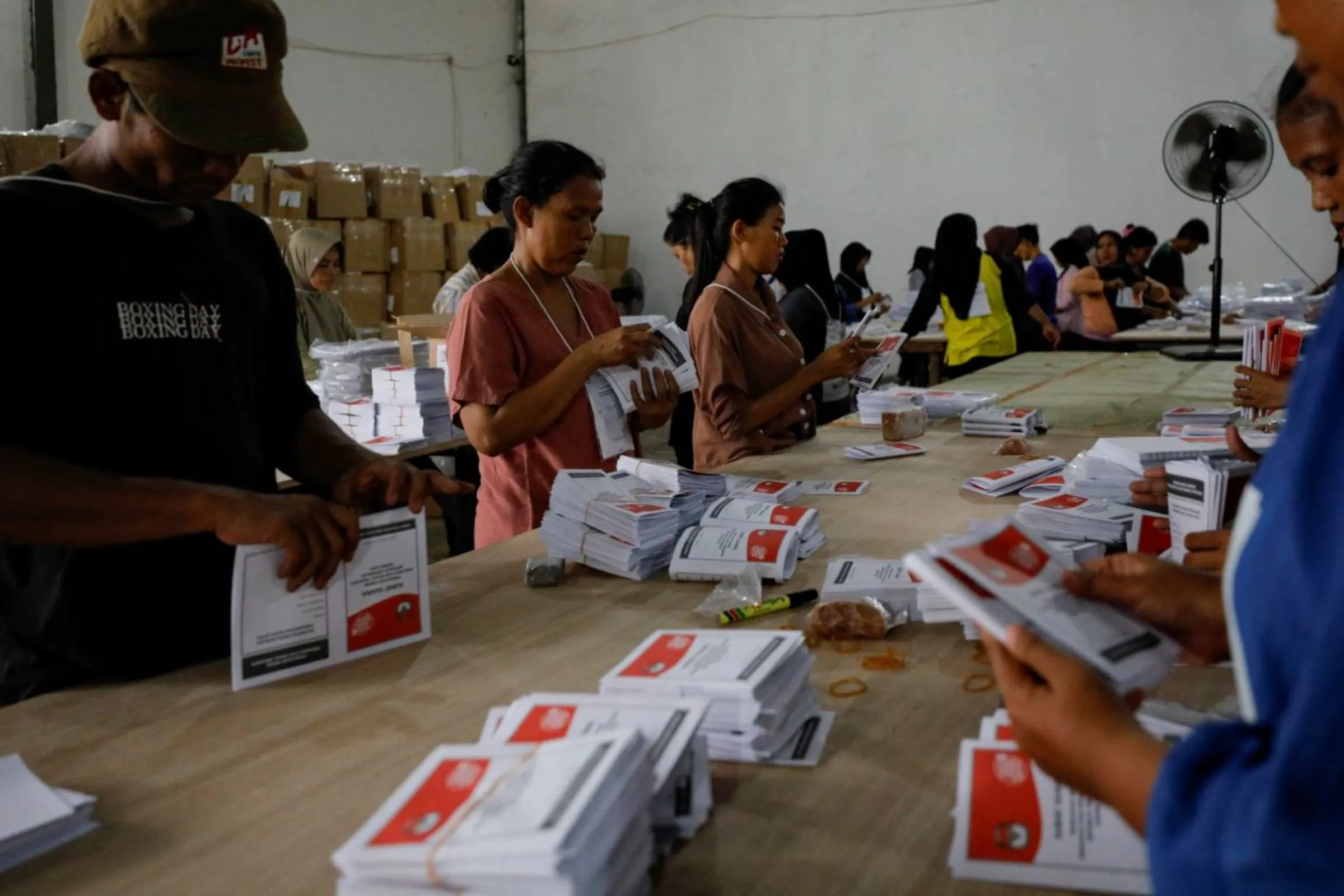 Workers fold ballot papers for the upcoming presidential election, at a warehouse in Jakarta, Indonesia, January 8, 2024. REUTERS/Willy Kurniawan