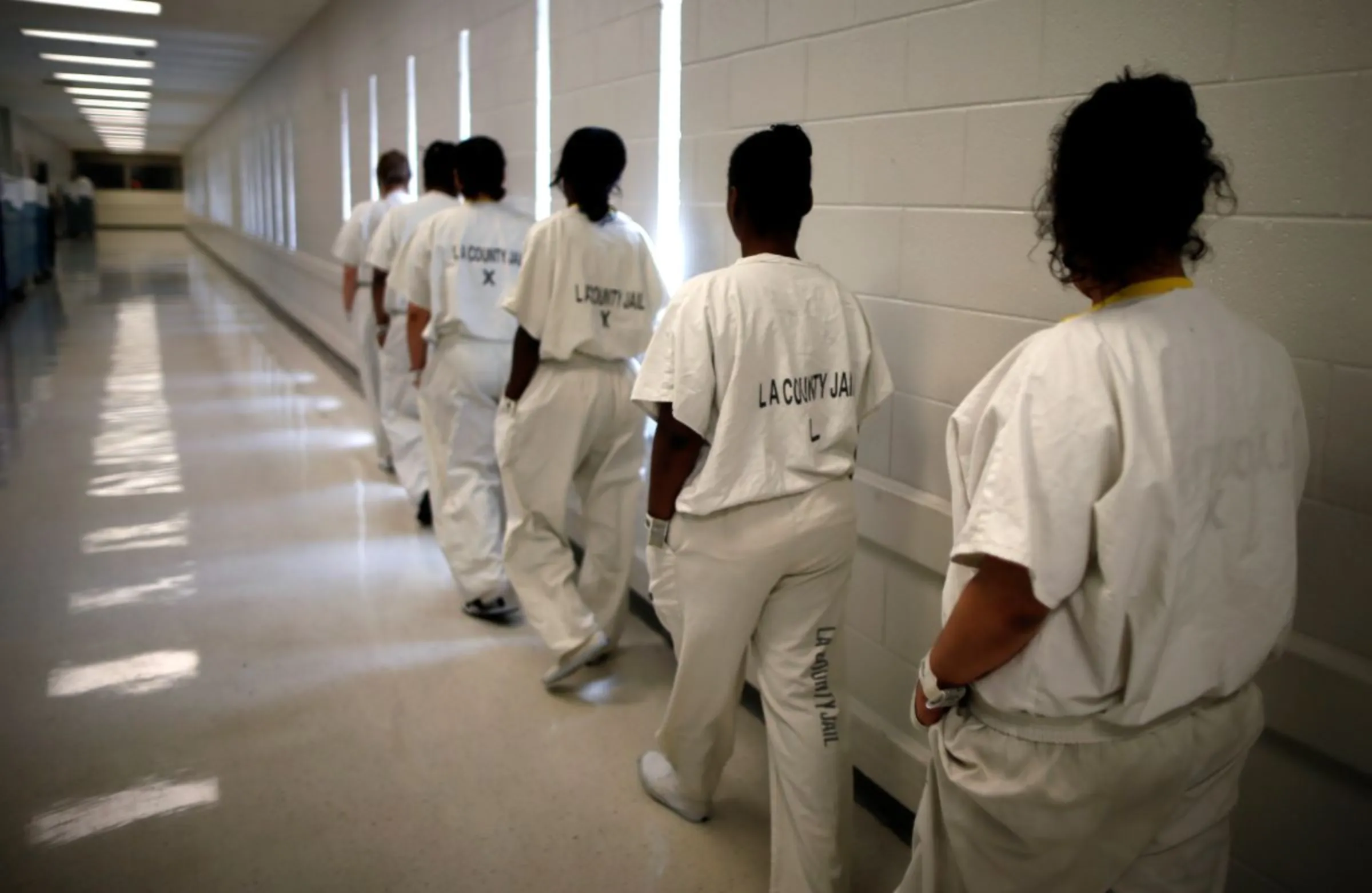 Women walk along a corridor at the Los Angeles County women's jail in Lynwood, California April 26, 2013. REUTERS/Lucy Nicholson
