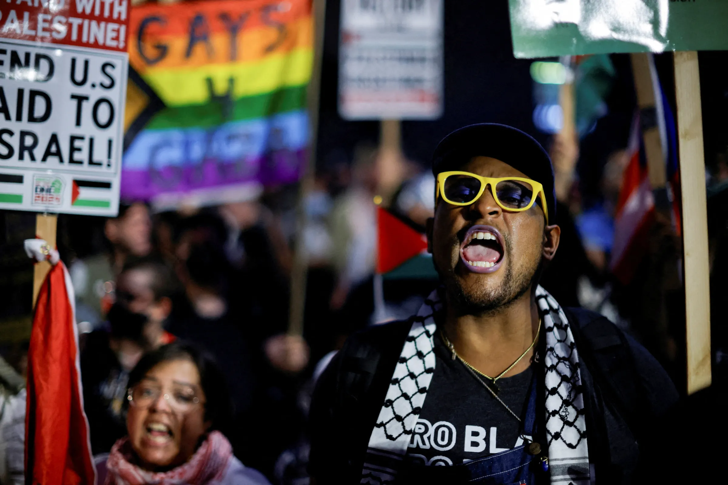 A demonstrator reacts during a protest organised by pro-abortion rights, pro-LGBT rights and pro-Palestinian activists, on the sidelines of the Democratic National Convention (DNC), in Chicago, Illinois, U.S., August 22, 2024. REUTERS/Eduardo Munoz