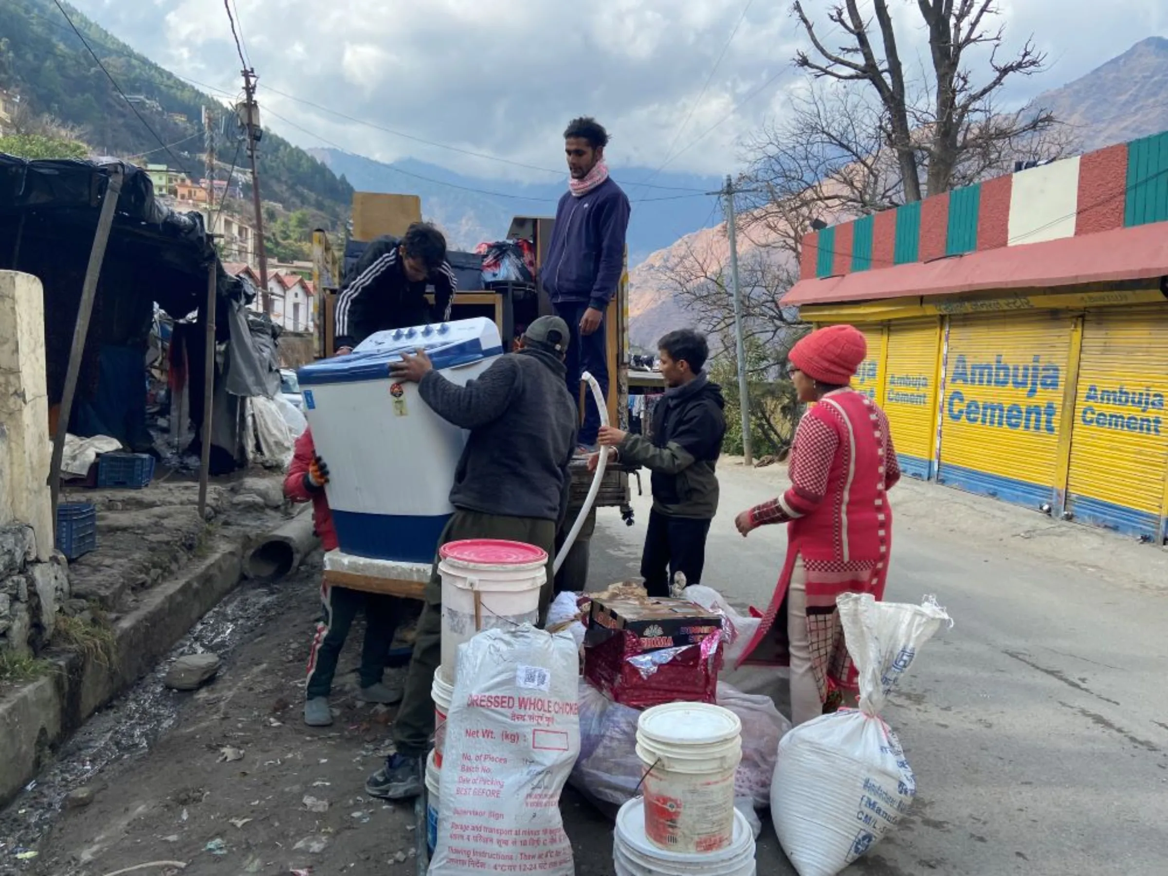 People load household belongings on a lorry as they leave their crumbling home in the Himalayan town of Joshimath, India, January 13, 2023