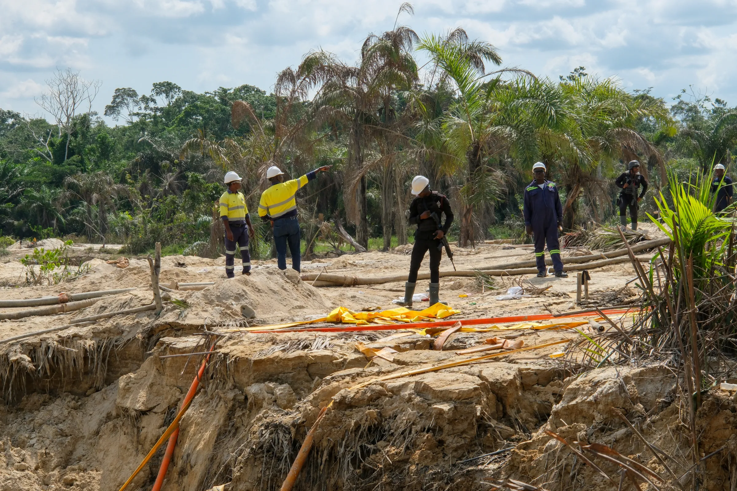Anti-illegal mining taskforce personnel respond to a concession breach at the Gold Fields Mine in Tarkwa, Ghana, April 10, 2025. REUTERS/Francis Kokoroko