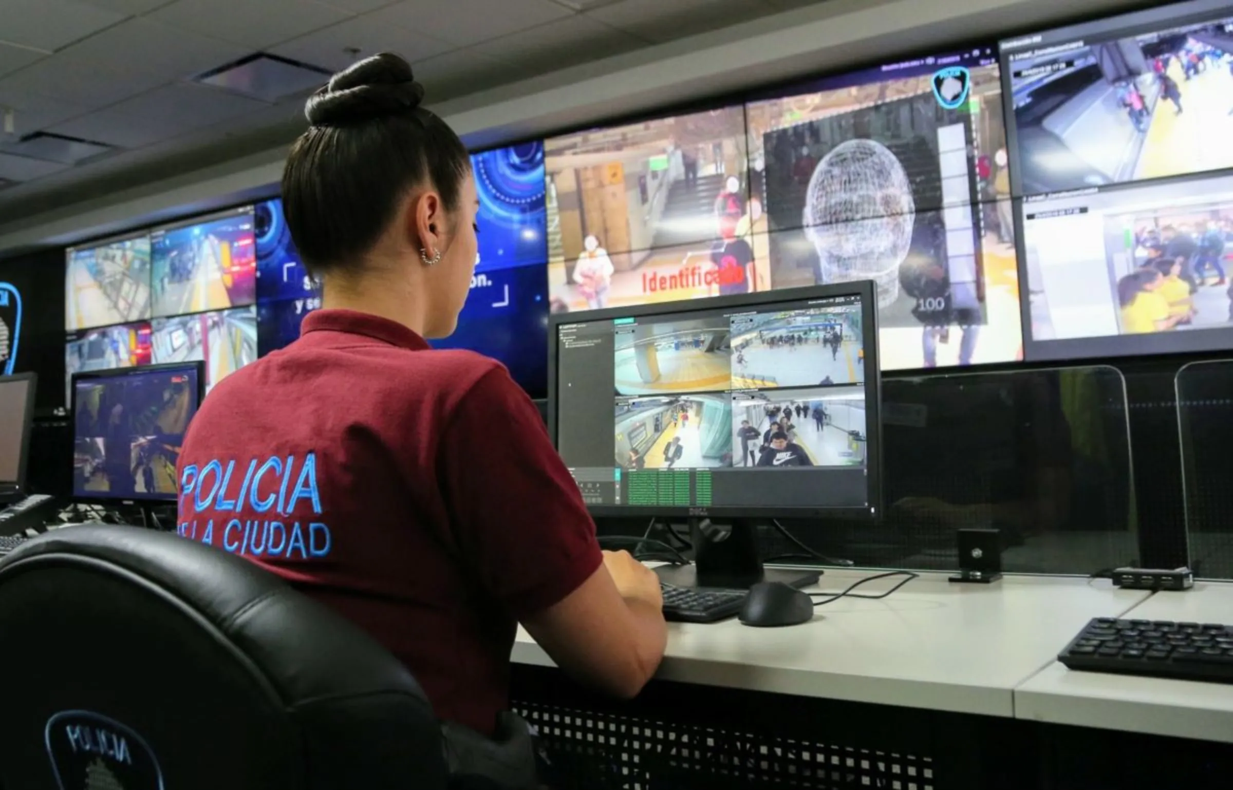 Police in Buenos Aires monitor surveillance cameras and apply the Fugitive Facial Recognition System (SRFP). Buenos Aires City Government/Handout via Thomson Reuters Foundation.