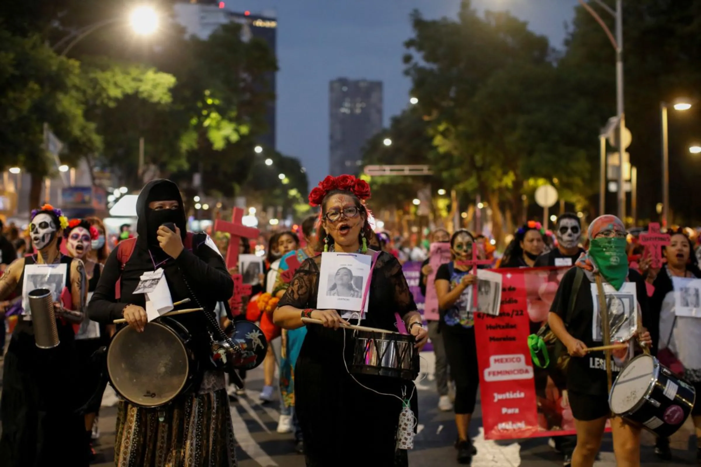 Women hold a protest ahead of the Day of the Dead against gender violence and femicide in Mexico City, Mexico. October 30, 2022. REUTERS/Raquel Cunha