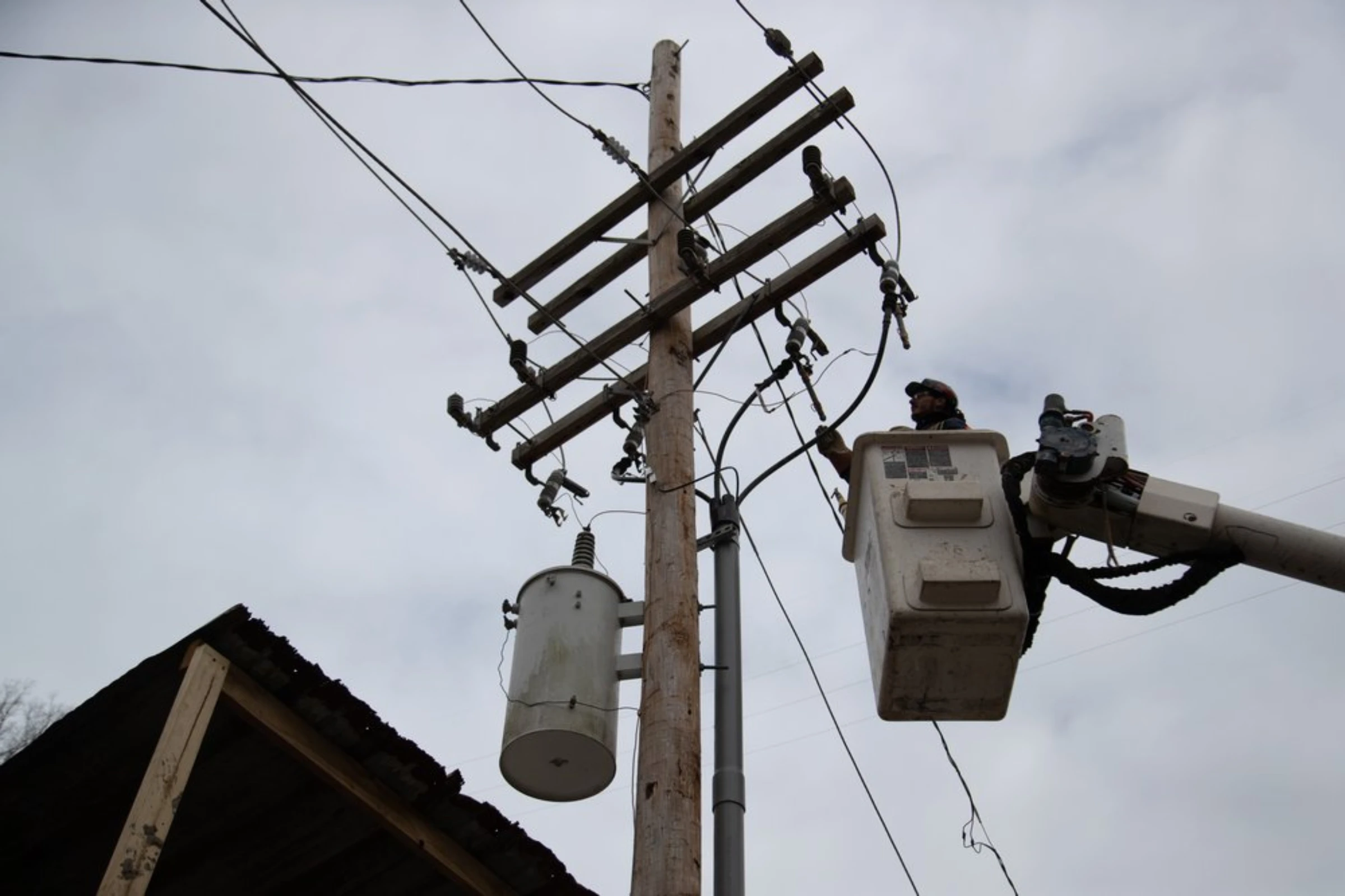 A worker puts fuses in the primary power line to energise a transformer at a Blockware new mining site in Belfry, Kentucky, January 24, 2022. Thomson Reuters Foundation/Amira Karaoud