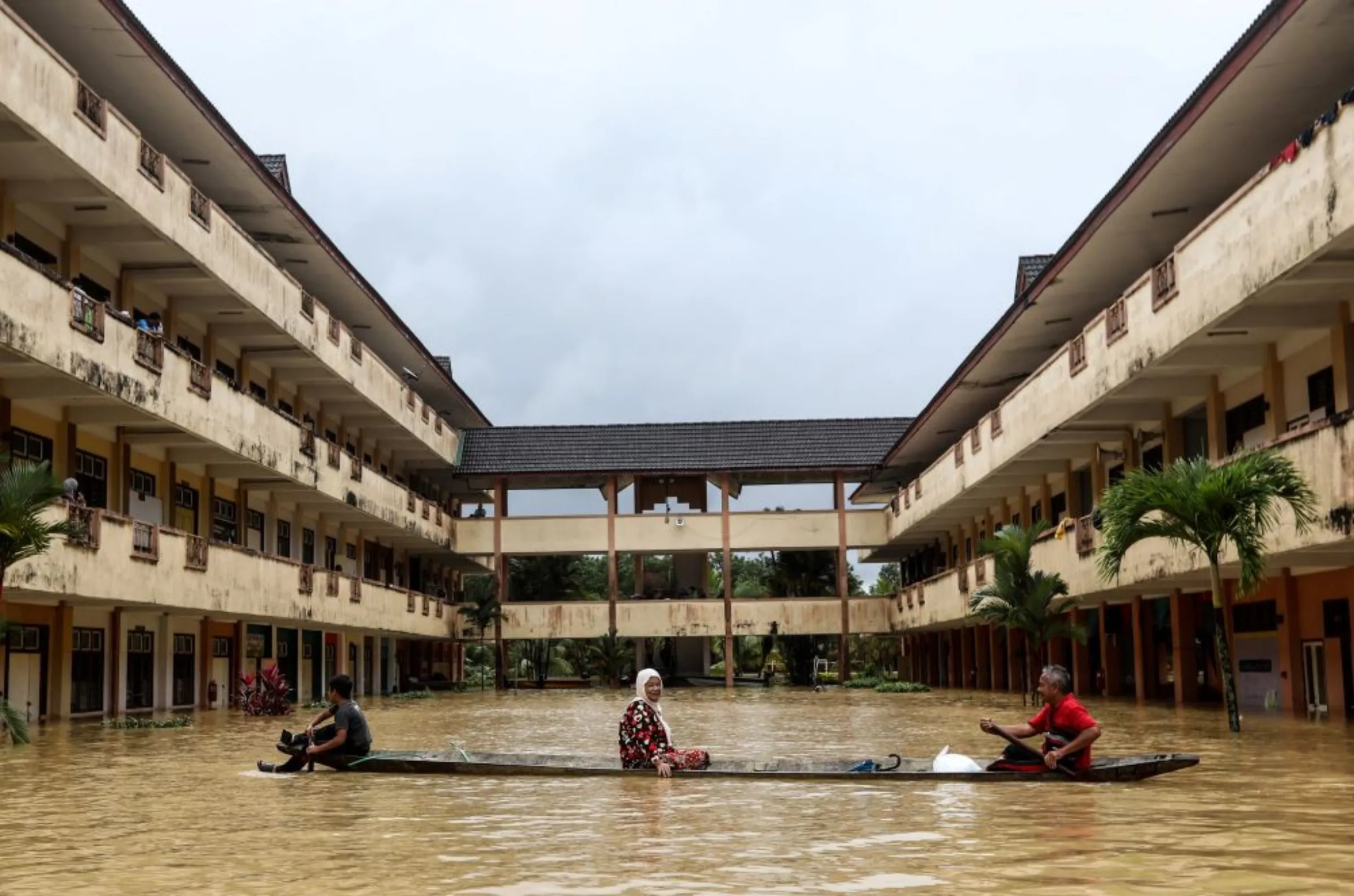 Residents are rescued by a boat from the flood relief centre as the flood water rise and partially submerged the building at Dungun, Terengganu, Malaysia December 21, 2022. More than 70000 were forced into relief centres, with numbers rising in Kelantan, Terengganu and Pahang, according to local media