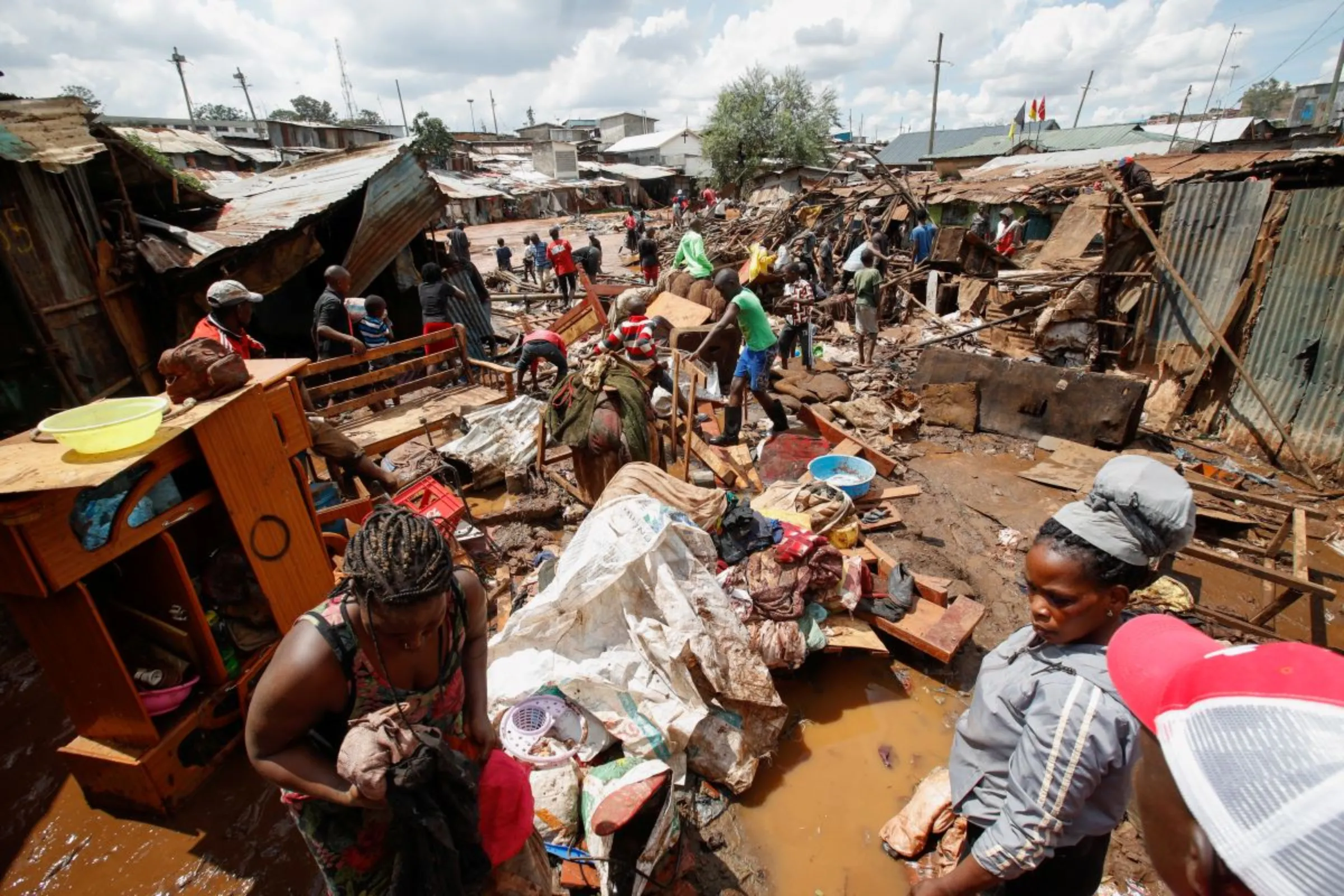 Residents sift through the rubble as they recover their belongings after the Nairobi river burst its banks and destroyed their homes in Nairobi, Kenya April 24, 2024. REUTERS/Monicah Mwangi
