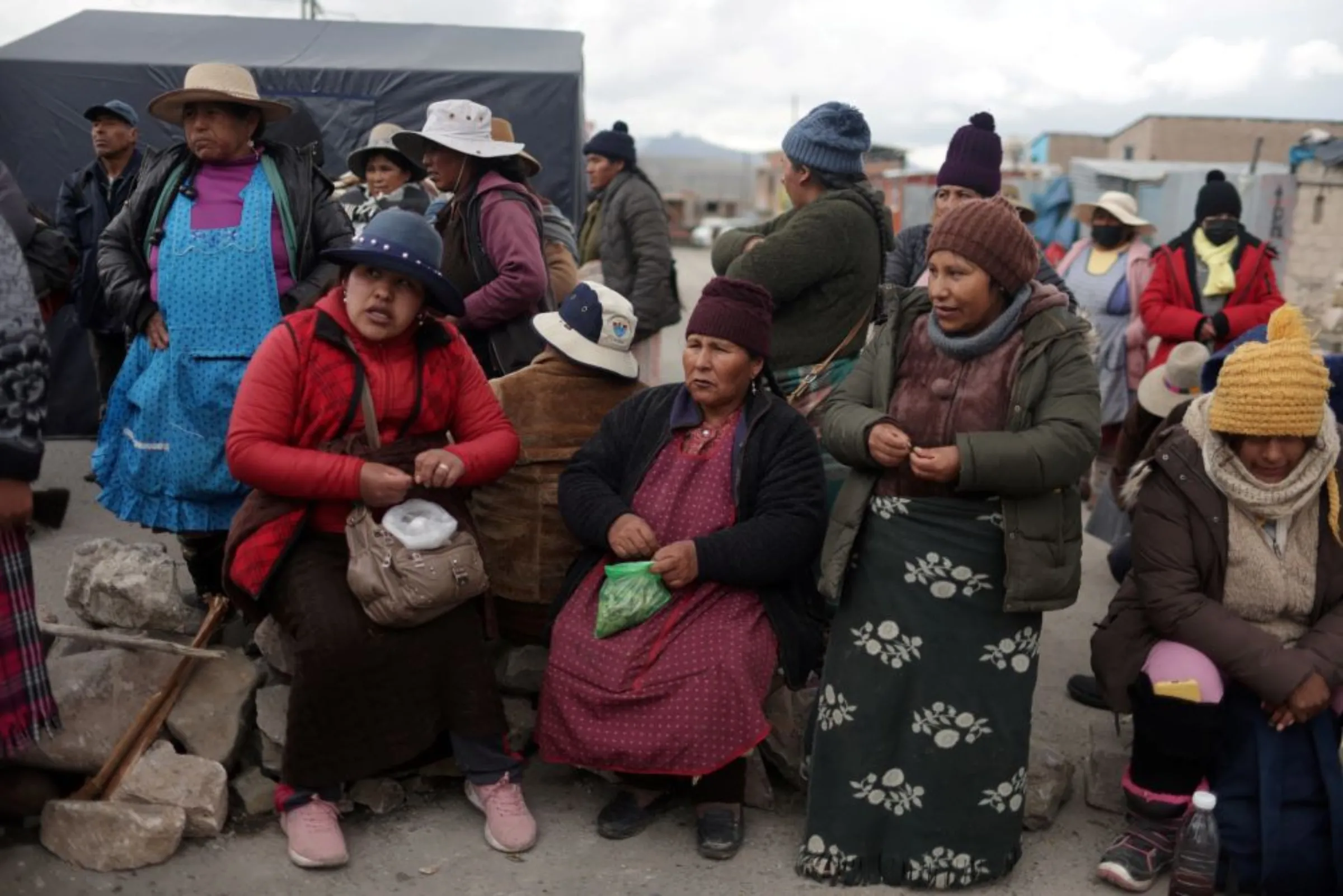 Anti-government protesters block a road to demand Peru's President Dina Boluarte to step down, in Condoroma in Cusco region, Peru February 4, 2023