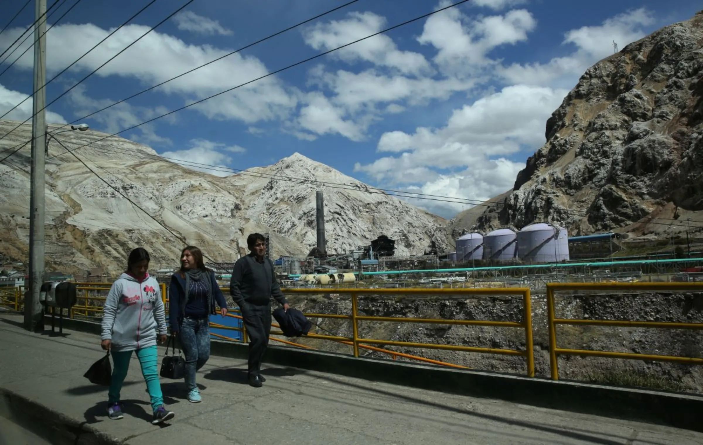 People walk near the smelting complex in Peru's central Andes in La Oroya, Peru, October 21, 2016. REUTERS/Mariana Bazo