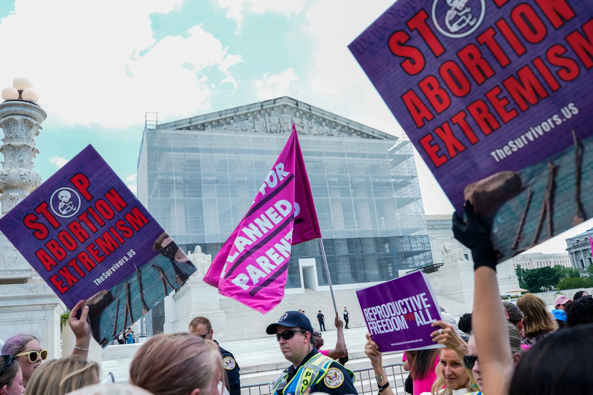 Anti- abortion activists face pro-planned parenthood and pro-abortion activists outside the court in Washington, D.C., U.S., June 26, 2025. REUTERS/Elizabeth Frantz