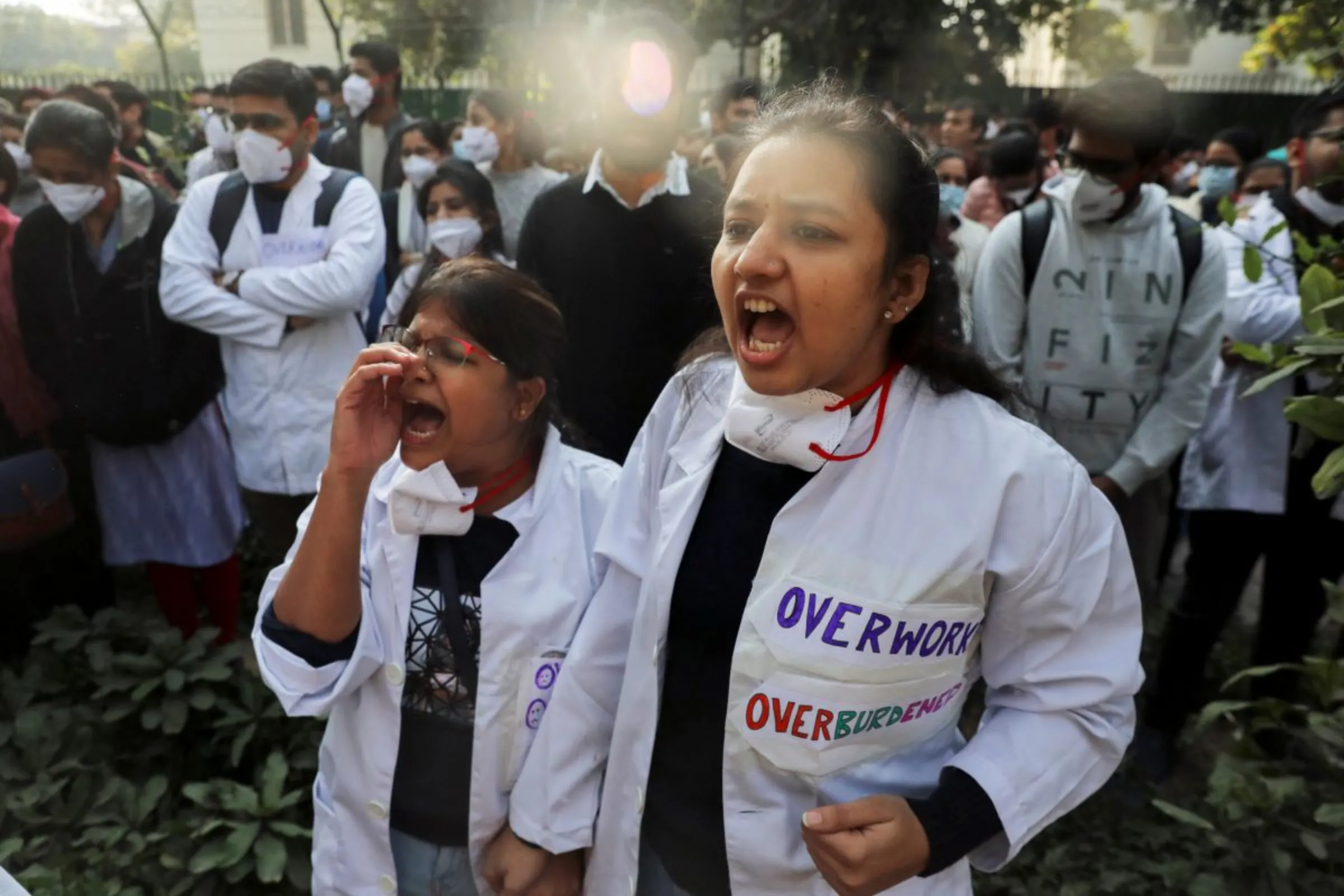 Resident doctors with Centre-run government hospitals participate in a protest called by the Federation of Resident Doctors' Association (FORDA) over the delay in National Eligibility cum Entrance Test Postgraduate (NEET-PG) 2021 counselling, outside Nirman Bhawan, in New Delhi, India, December 20, 2021. REUTERS/Anushree Fadnavis