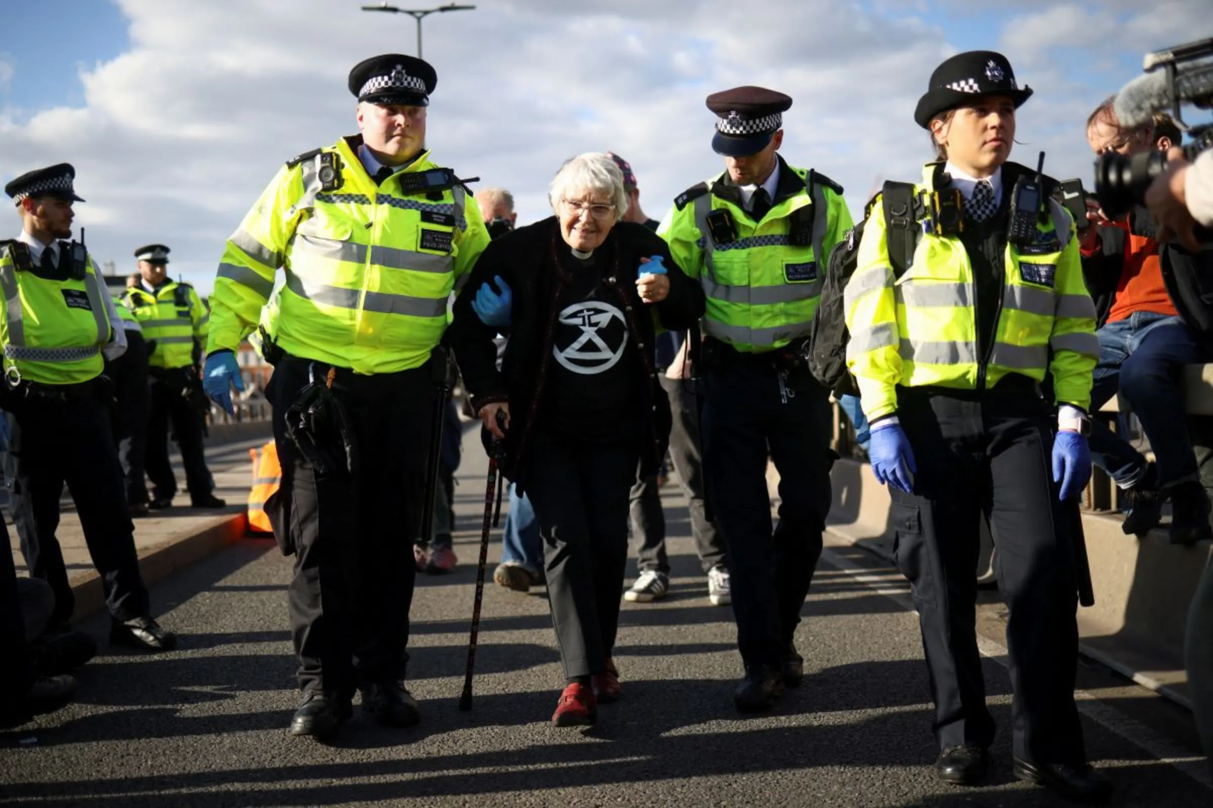 Police officers detain a demonstrator as people from 'Just Stop Oil' protest in London, Britain, October 2, 2022. REUTERS/Henry Nicholls