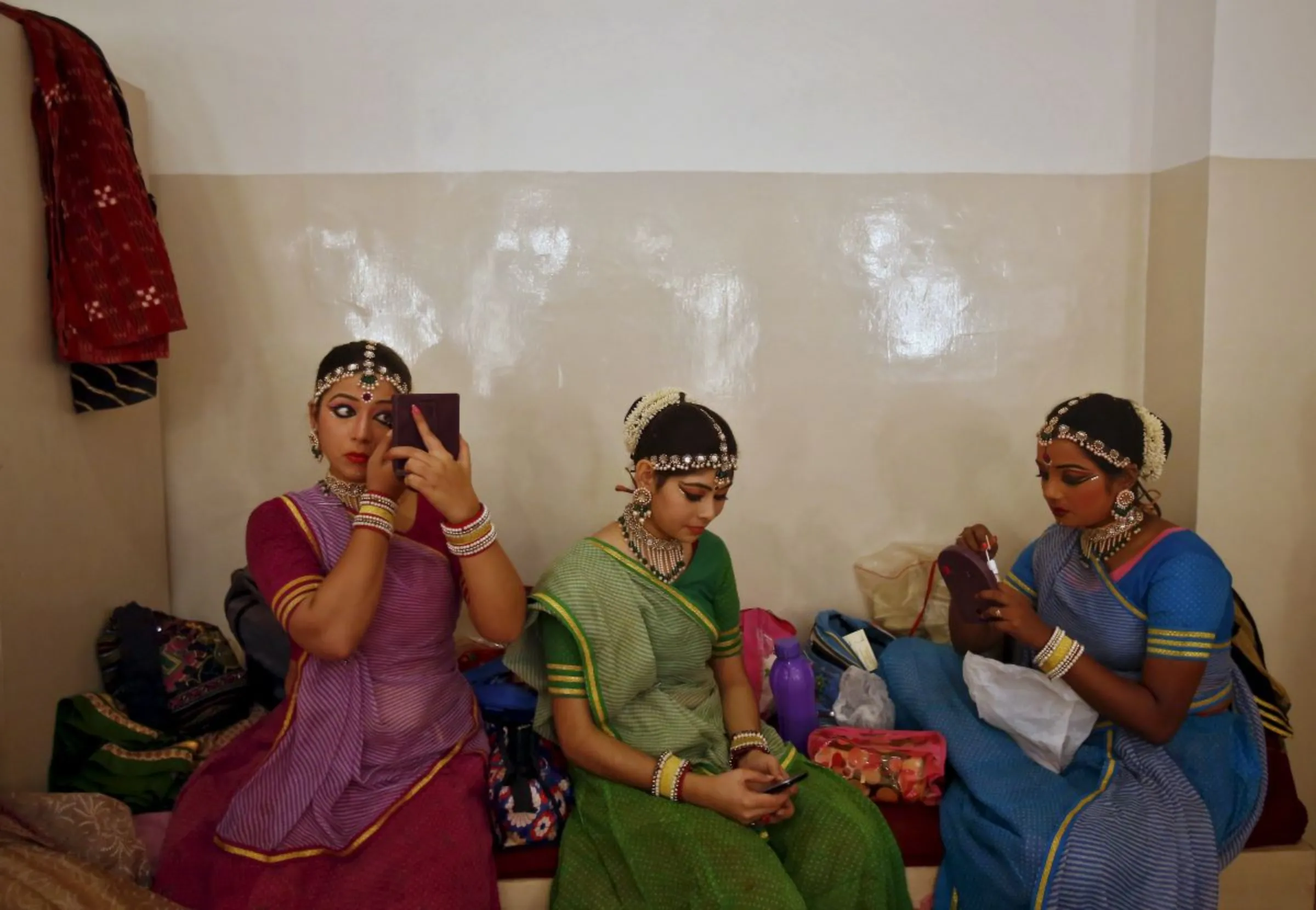 Indian artists sit backstage before their performance, in New Delhi, India, September 4, 2015. REUTERS/Anindito Mukherjee
