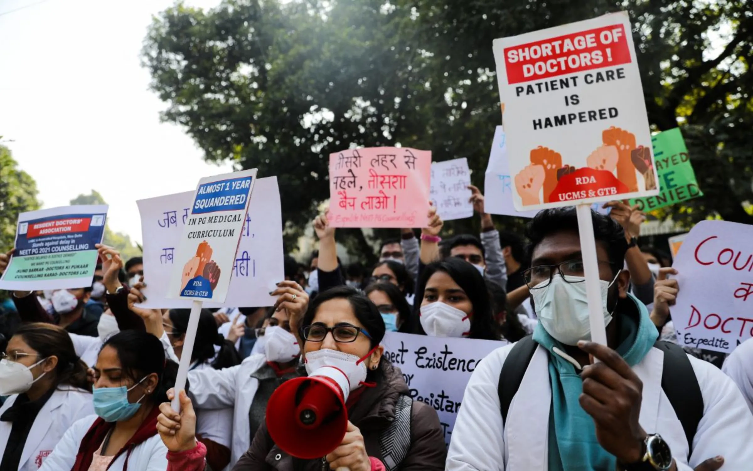 Resident doctors with Centre-run government hospitals participate in a protest called by the Federation of Resident Doctors' Association (FORDA) over the delay in National Eligibility cum Entrance Test Postgraduate (NEET-PG) 2021 counselling, outside Nirman Bhawan, in New Delhi, India, December 20, 2021. REUTERS/Anushree Fadnavis