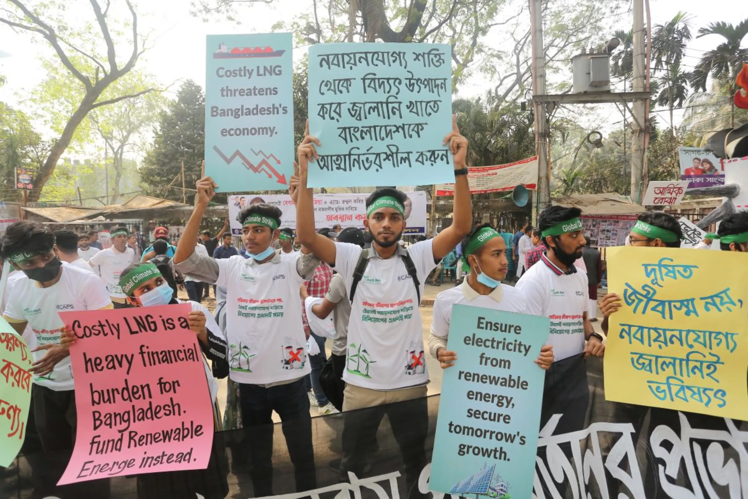 Young activists from the the platform Youthnet for Climate Justice hold a climate strike demanding reduction of fossil-fuel use and investment in renewables, Dhaka, March 5, 2023