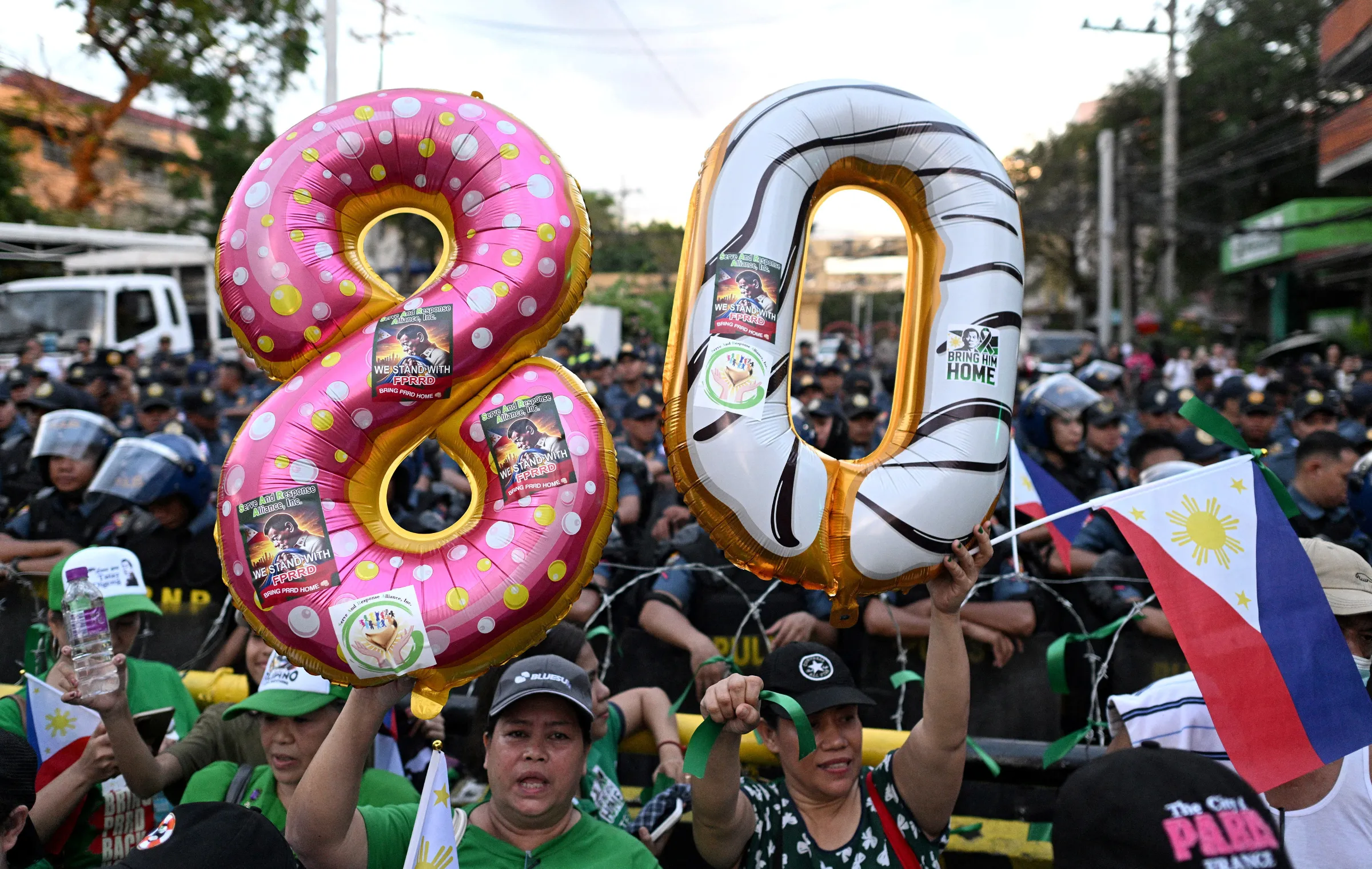 Supporters of former Philippine President Rodrigo Duterte, who remains in ICC custody for war crimes allegations, hold balloons showing the number 80 during a rally to celebrate his 80th birthday, in Manila, Philippines, March 28, 2025. REUTERS/Noel Celis