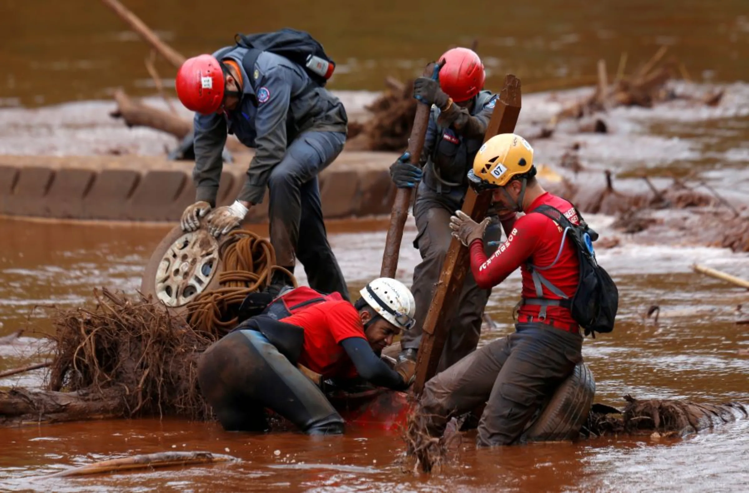 Members of a rescue team search for victims of a collapsed tailings dam owned by Brazilian mining company Vale SA in a vehicle on Paraopeba River, in Brumadinho, Brazil February 5, 2019. REUTERS/Adriano Machado