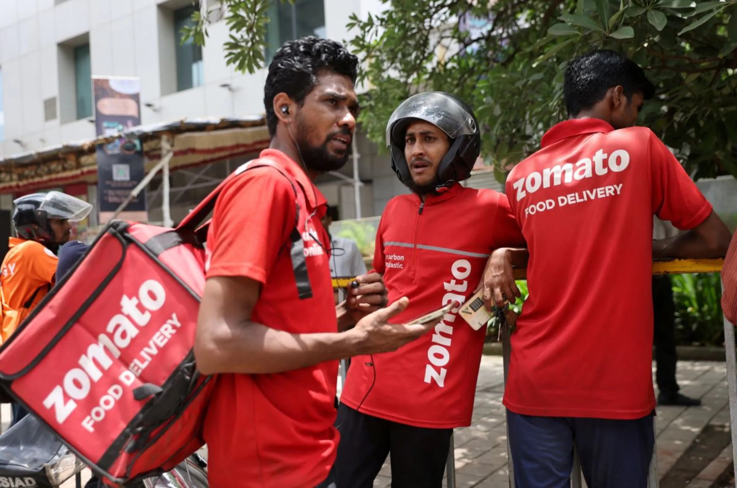 Gig workers wait in line to collect their delivery order outside a mall in Mumbai, India, August 10, 2023. REUTERS/Francis Mascarenhas