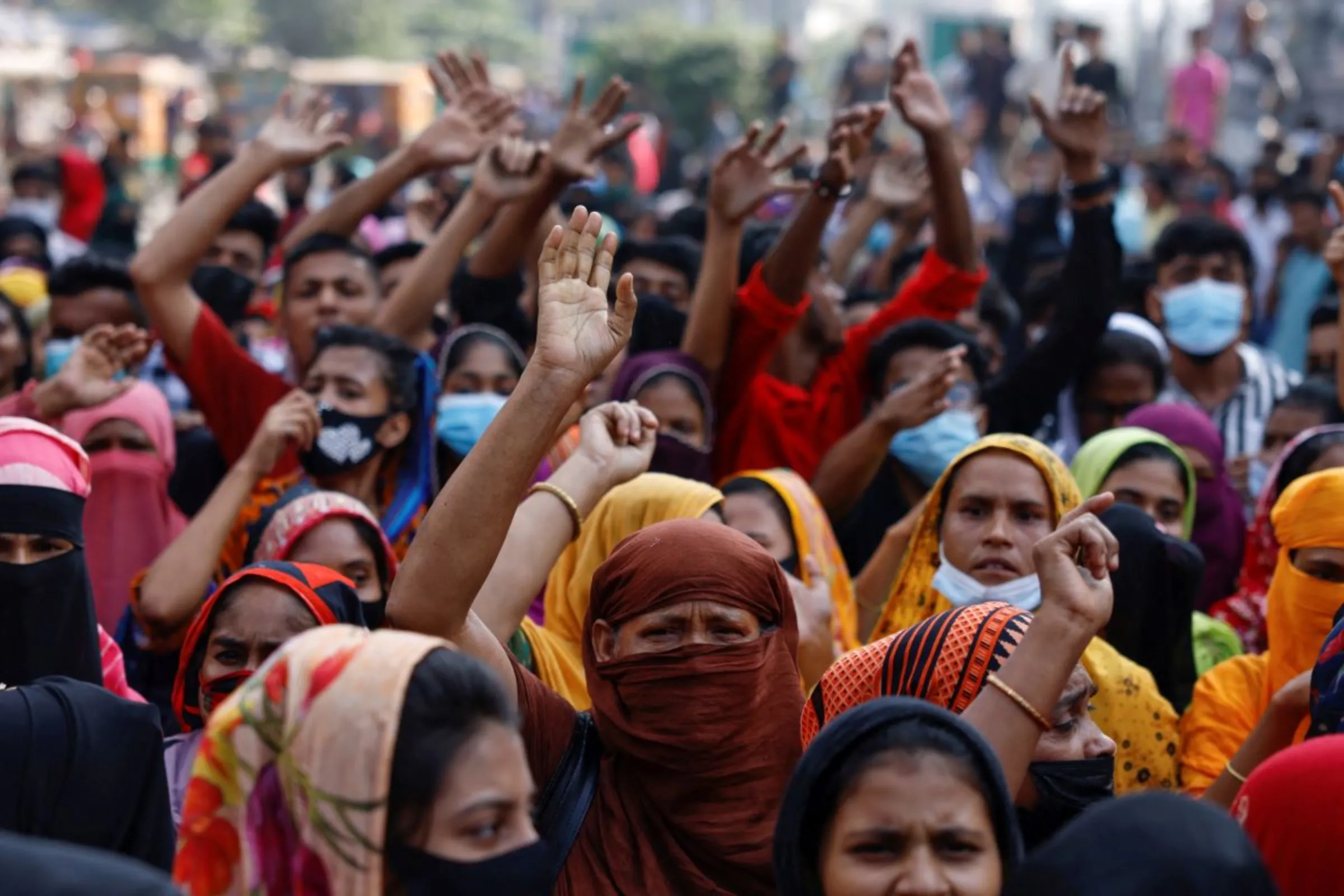 Garment industry workers shout slogans as they continue to protest in the street for their wage raise, at Mirpur area of Dhaka, Bangladesh, November 12, 2023. REUTERS/Mohammad Ponir Hossain