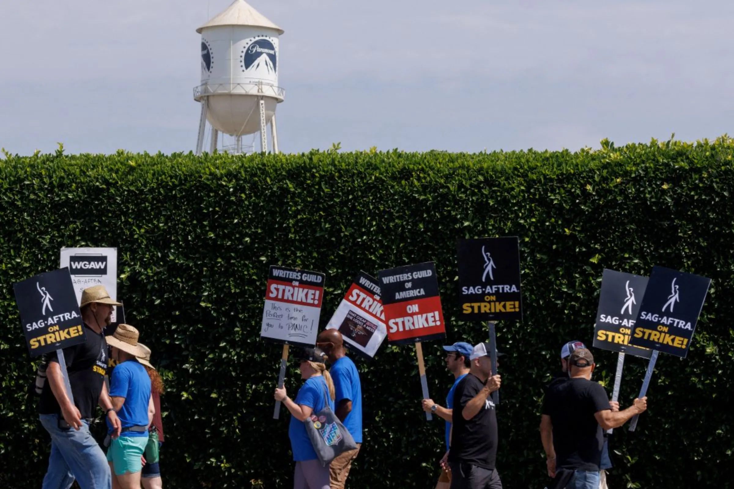SAG-AFTRA actors and Writers Guild of America (WGA) writers walk the picket line in front of Paramount Studios in Los Angeles, California, U.S., July 17, 2023. REUTERS/Mike Blake