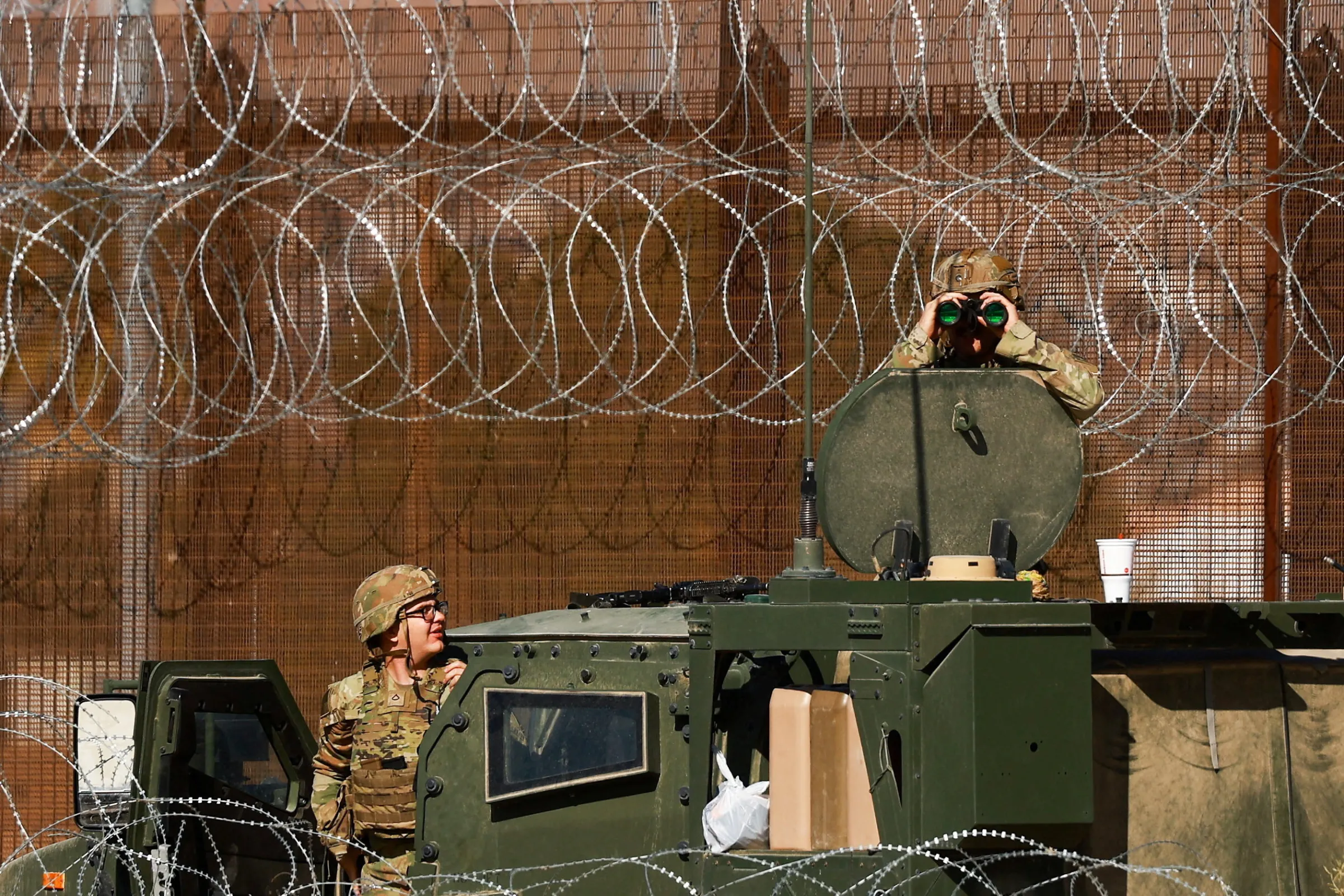 U.S. military personnel conduct surveillance near the border wall between the United States and Mexico, Ciudad Juarez, Mexico, January 12, 2026. REUTERS/Jose Luis Gonzalez