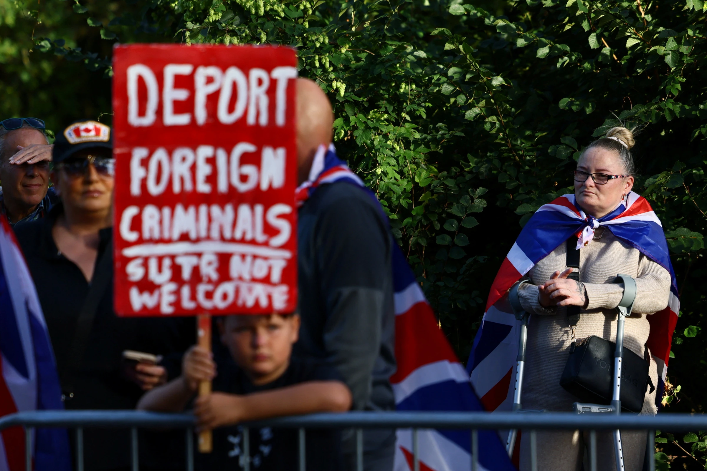Protesters gather outside The Bell Hotel, after the British government won a court ruling resulting in asylum seekers not being evicted from the hotel in Epping, Britain, August 31, 2025. REUTERS/Jack Taylor