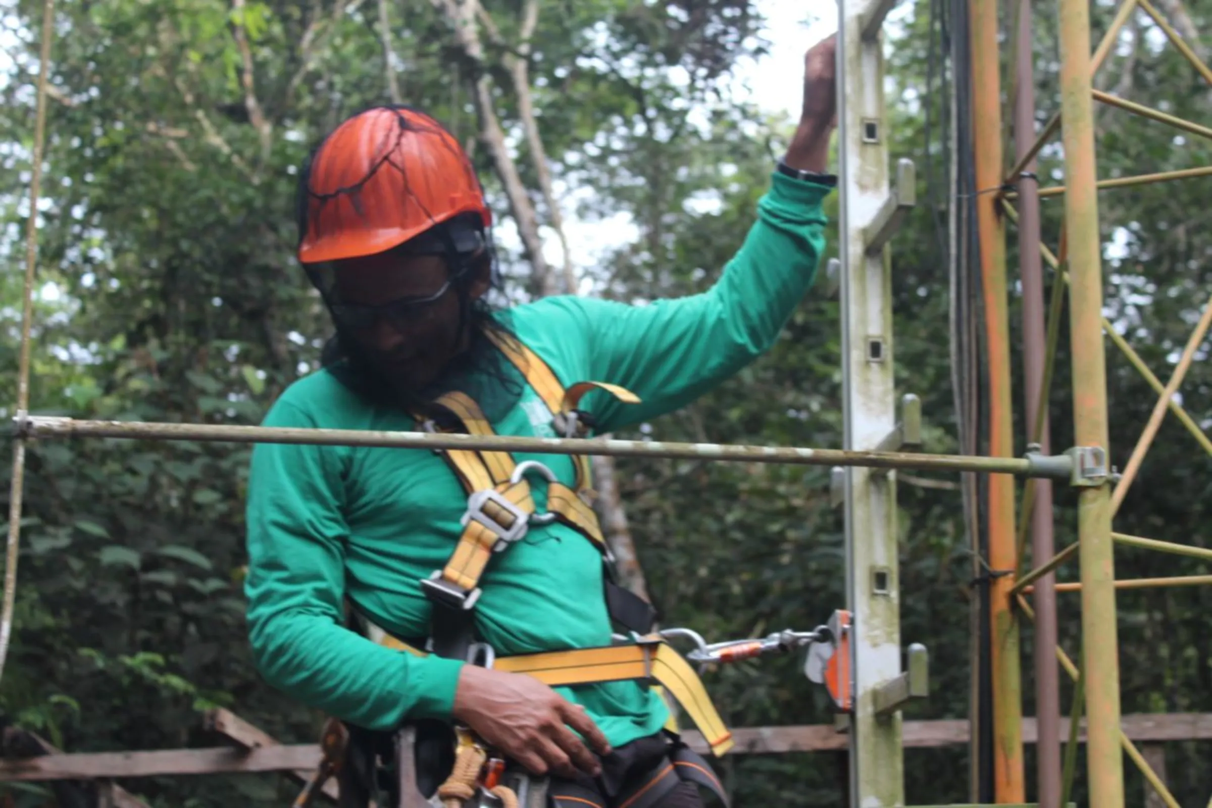 IPAM Amazônia researcher Leonardo Maracahipes-Santos climbs a tower to better understand what fires are doing to the Amazon rainforest in Querência, Brazil, March 7, 2024. Thomson Reuters Foundation /André Cabette Fábio