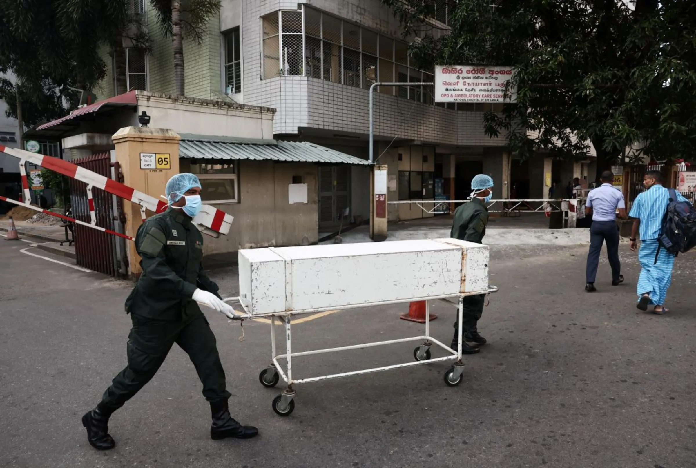 Army soldiers move a trolley at Sri Lanka's biggest hospital in Colombo during a countrywide one-day strike by healthcare workers in Colombo, Sri Lanka January 16, 2024. REUTERS/Dinuka Liyanawatte