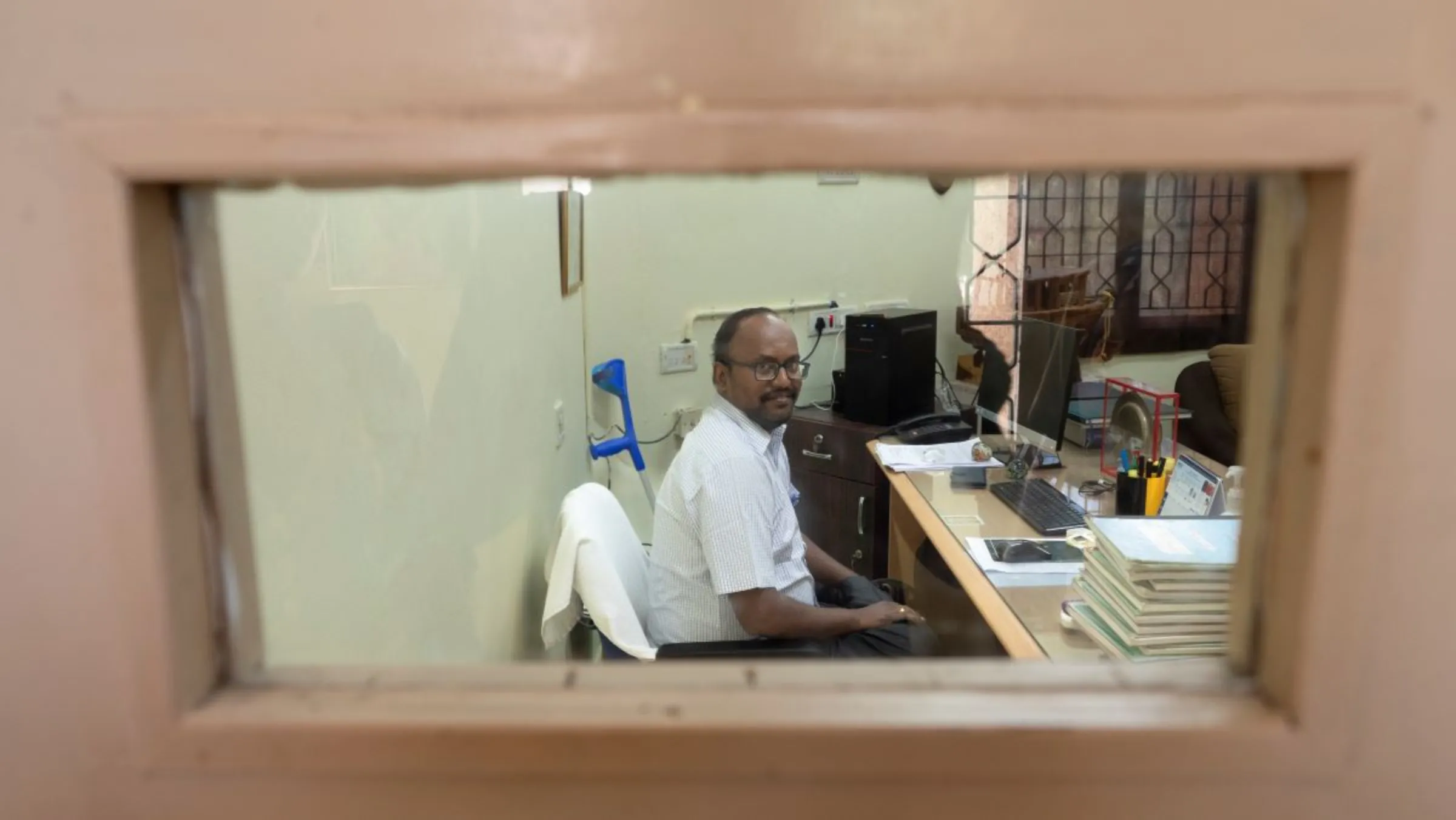 V. Veeragurunathan, cientista principal da Estação de Pesquisa de Algas Marinhas, posa em seu escritório em Mandapam, Índia, em 16 de julho de 2023. Thomson Reuters Foundation/Nirbhay Kuppu