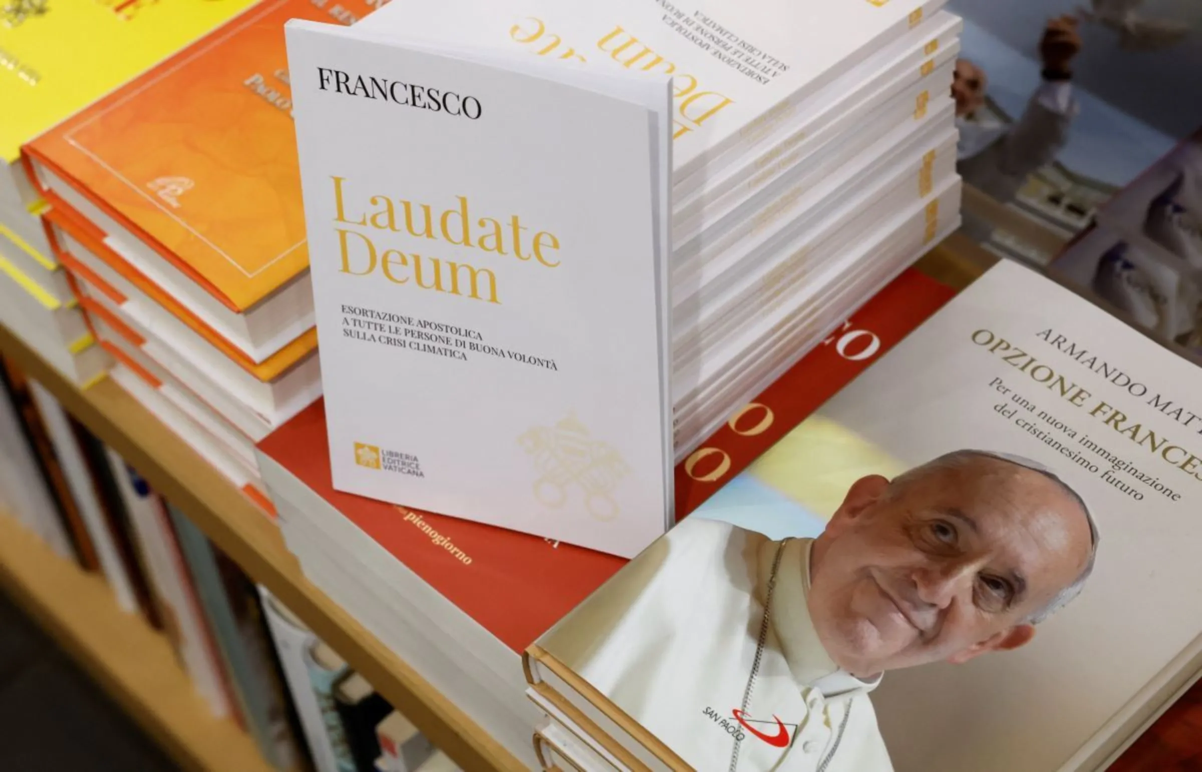 The document, known as an Apostolic Exhortation, titled 'Laudate Deum', written by Pope Francis, is displayed in a bookshop near the Vatican in Rome, Italy, October 4, 2023. REUTERS/Remo Casilli
