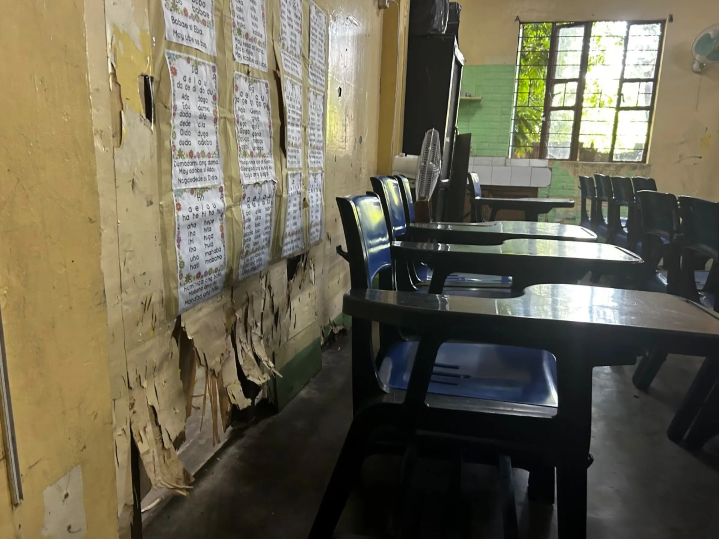 Some classrooms in a public elementary school in Quezon City lack proper ventilation. Quezon City, Philippines. April 12, 2024. Mariejo Ramos/Thomson Reuters Foundation