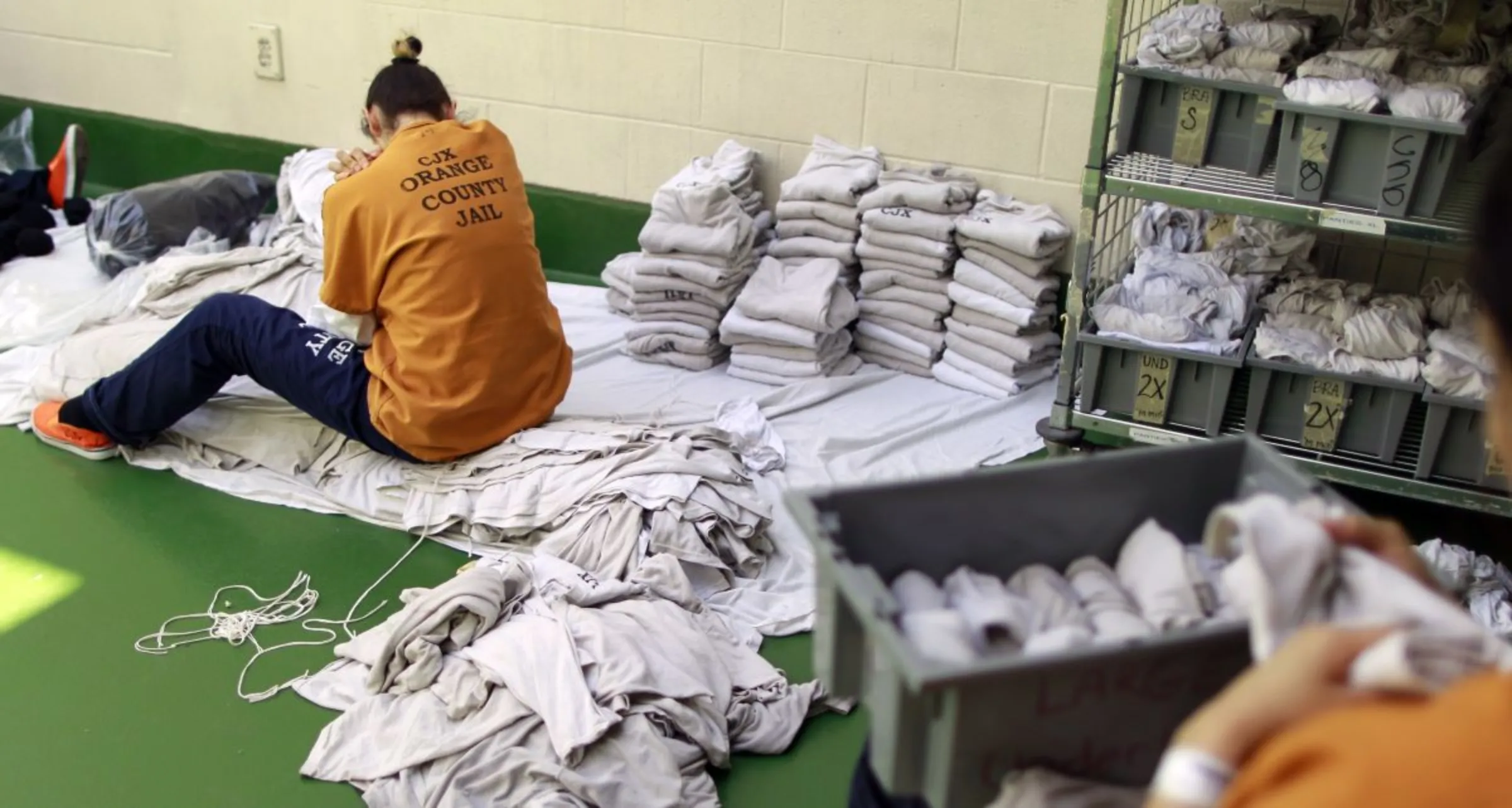 Inmates sort laundry at the Orange County jail in Santa Ana, California, May 24, 2011. REUTERS/Lucy Nicholson