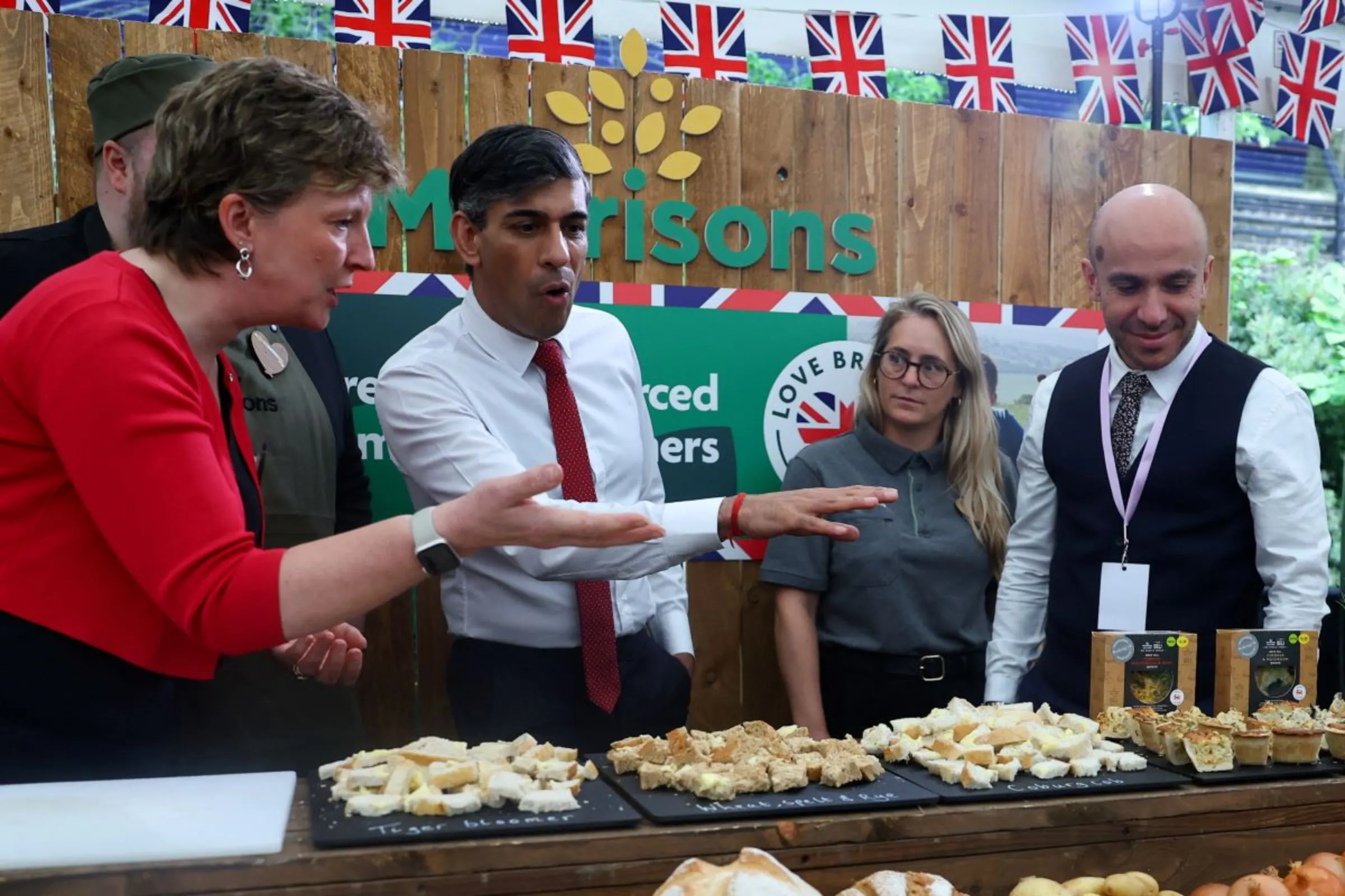 British Prime Minister Rishi Sunak talks to employees of Morrison Supermarkets in Downing Street, London, Britain, May 14, 2024. REUTERS/Toby Melville/Pool