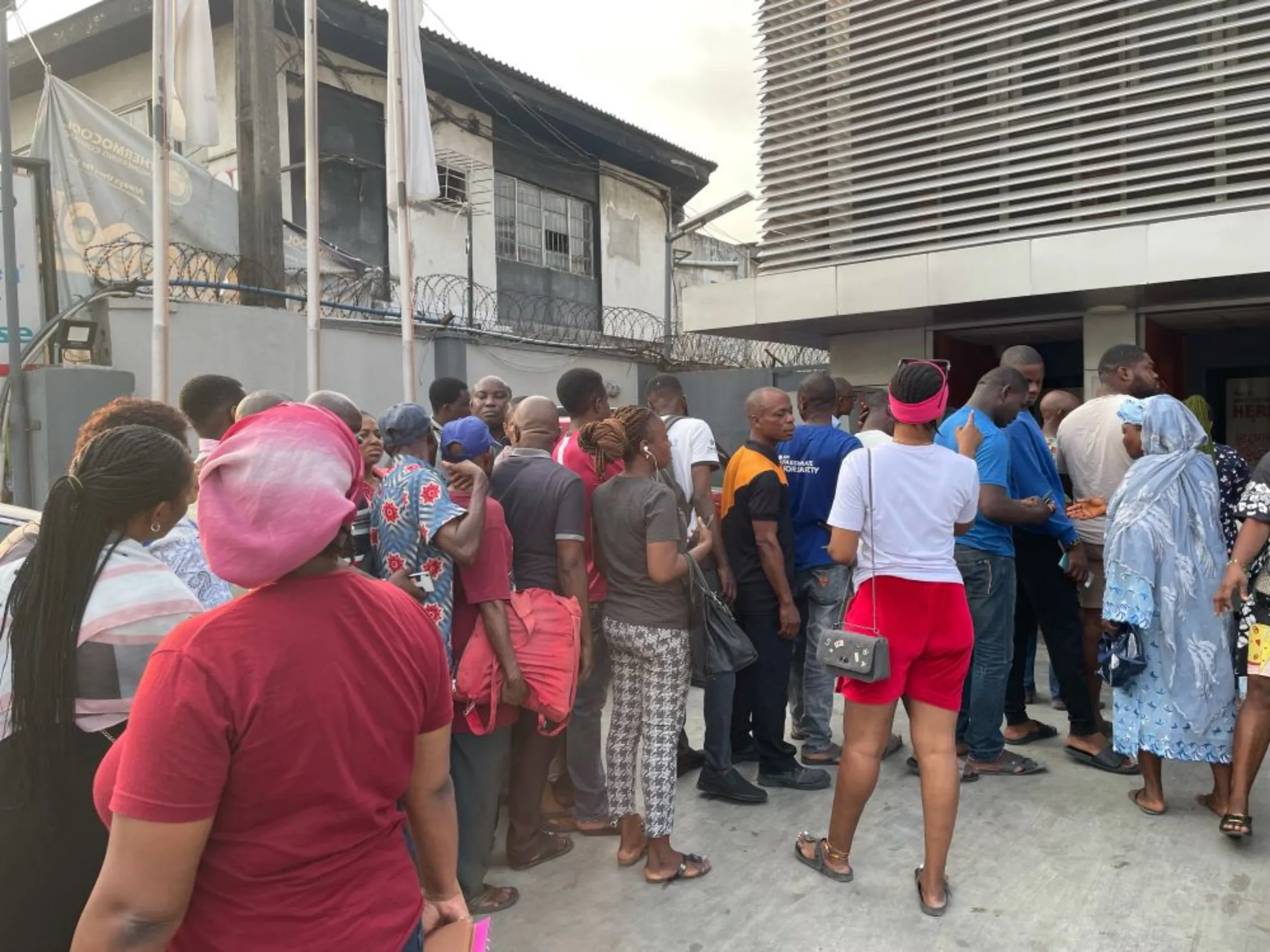 Nigerians queue in front of a commercial bank in Lagos, Nigeria, February 6, 2023