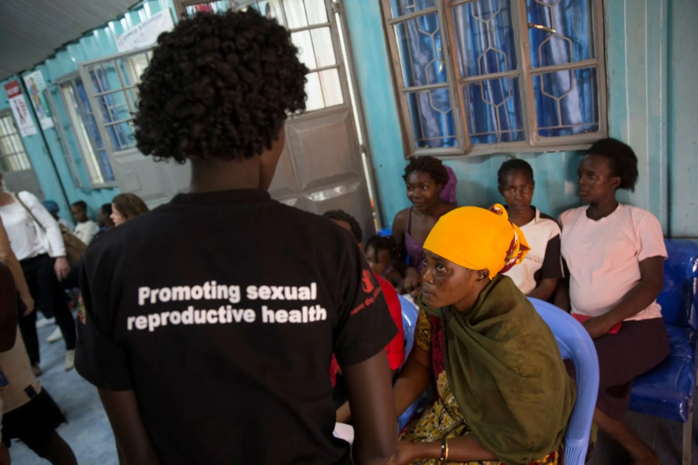 A health worker speaks to patients at a Family Health Options clinic in the Kibera slums in Nairobi, Kenya, May 16, 2017. REUTERS/Baz Ratner