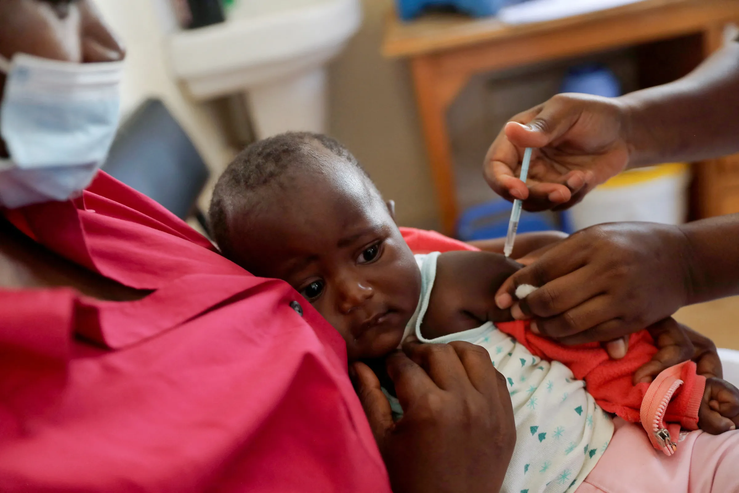 A nurse administers the malaria vaccine to an infant at the Lumumba Sub-County hospital in Kisumu, Kenya, July 1, 2022. REUTERS/Baz Ratner