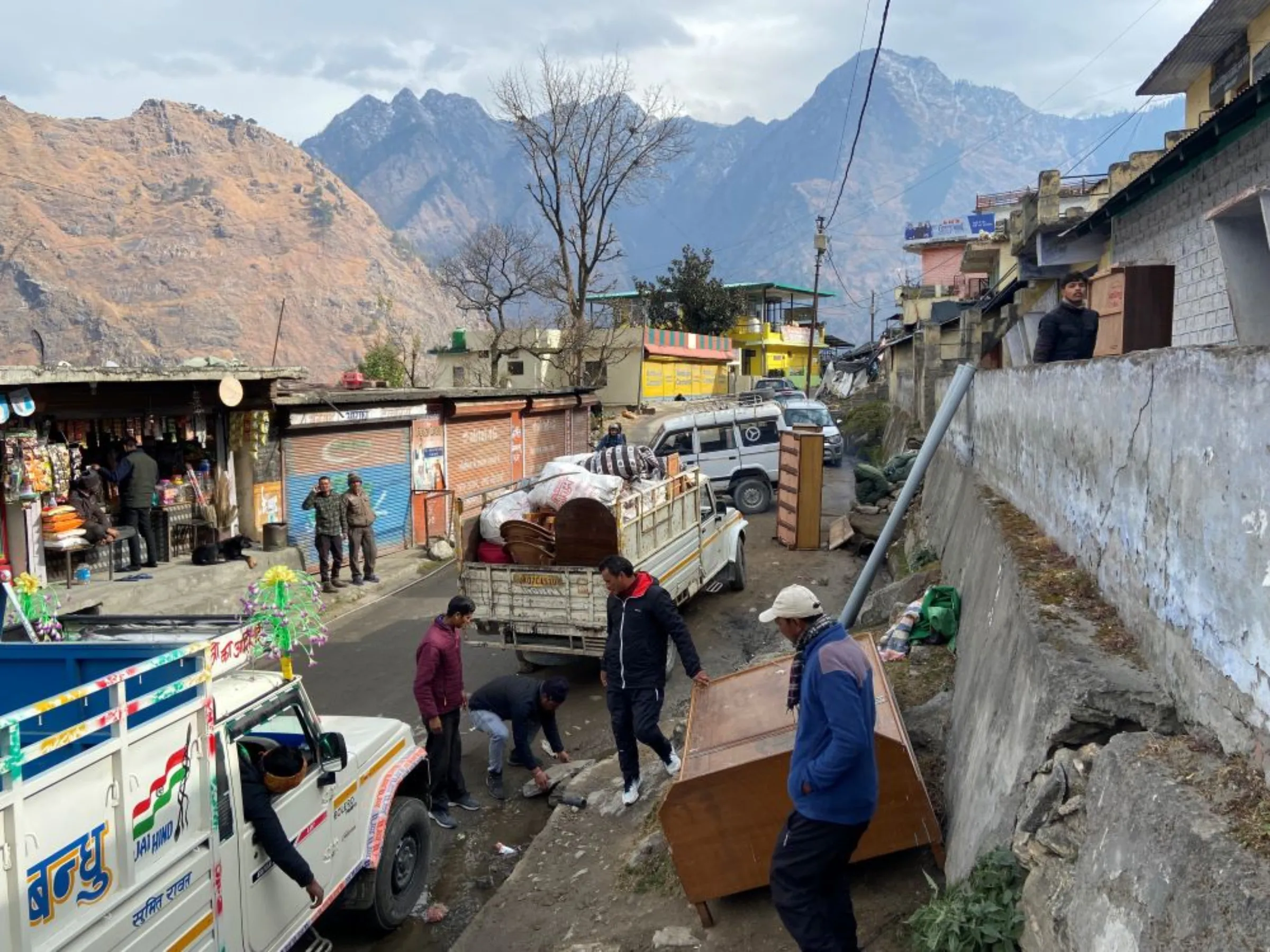 People load household belongings on a lorry as they leave their crumbling home in the Himalayan town of Joshimath, India, January 12, 2023