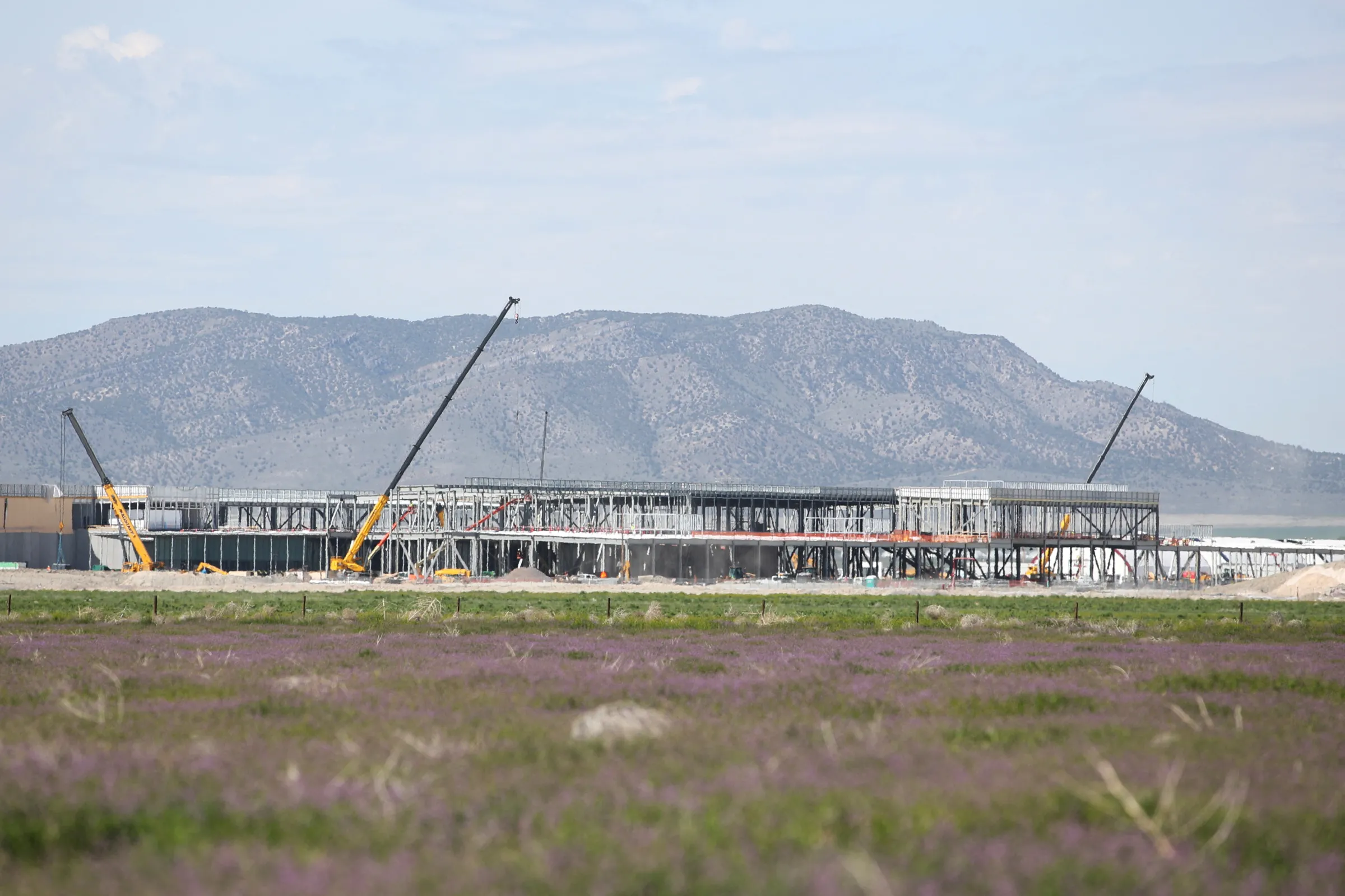 A new Facebook data center is under construction in Eagle Mountain, Utah, U.S., May 14, 2019. REUTERS/George Frey