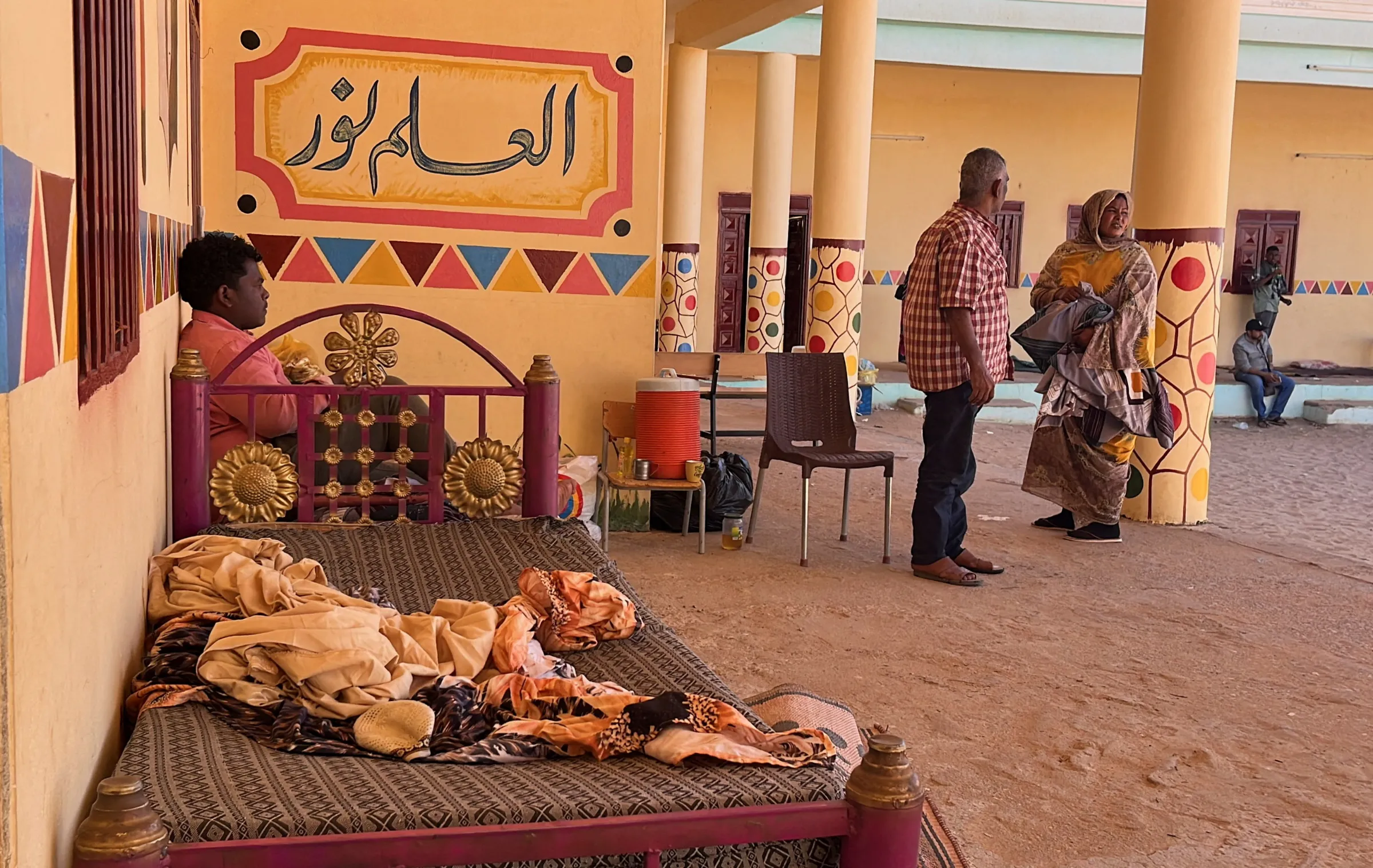 Sudanese families rest and wait outside a school, after the crisis in Sudan's capital Khartoum, while on their way to Egypt through the Qustul border, in the Sudanese city of Wadi Halfa, Sudan May 1, 2023. REUTERS/Heba Fouad