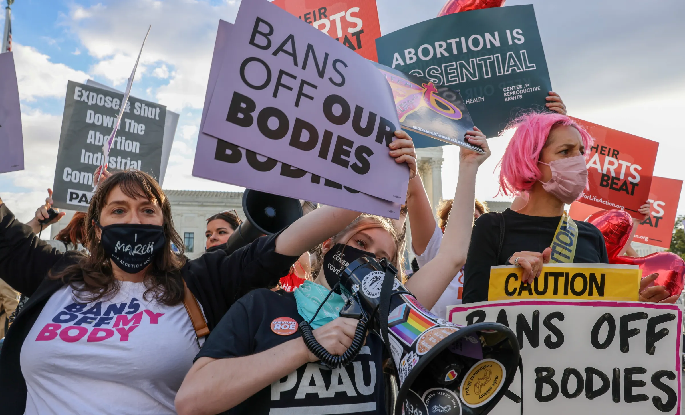 Pro-choice and anti-abortion both demonstrate outside the United States Supreme Court as the court hears arguments over a challenge to a Texas law that bans abortion after six weeks in Washington, U.S., November 1, 2021. REUTERS/Evelyn Hockstein
