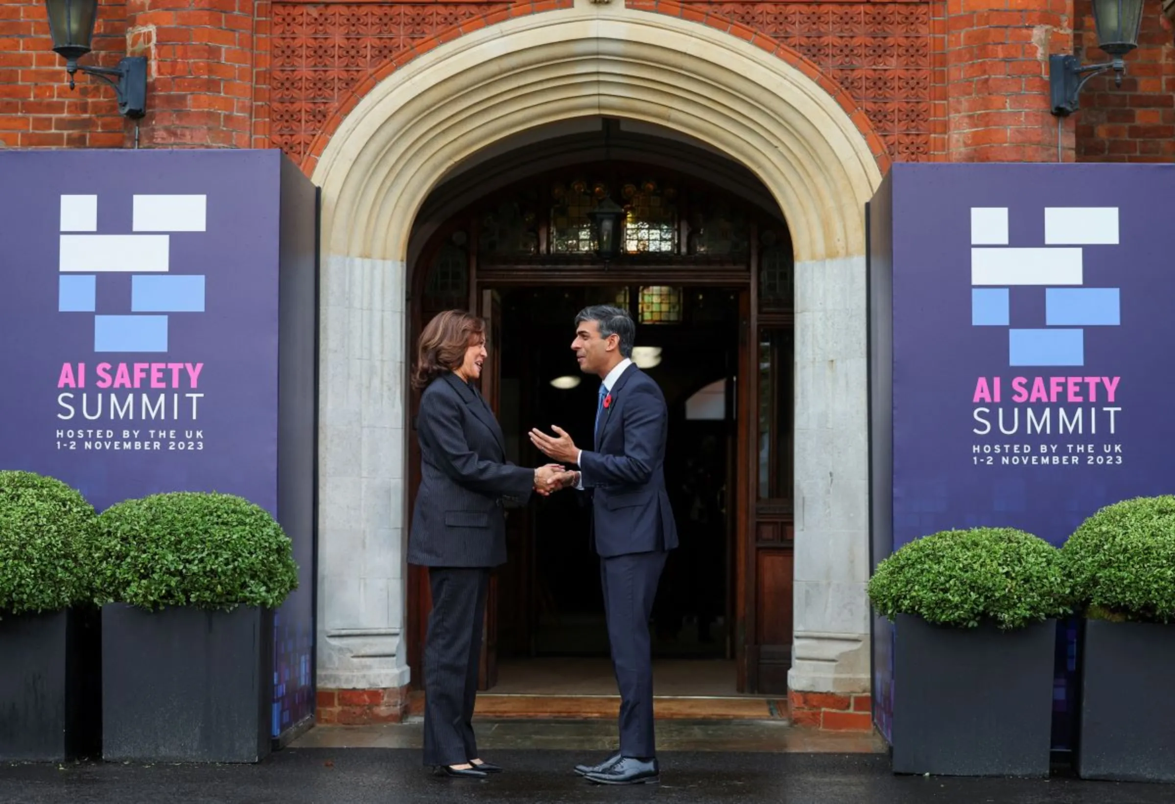 Britain's Prime Minister Rishi Sunak welcomes U.S. Vice President Kamala Harris at the AI Safety Summit in Bletchley Park, near Milton Keynes, Britain, November 2, 2023. REUTERS/Toby Melville