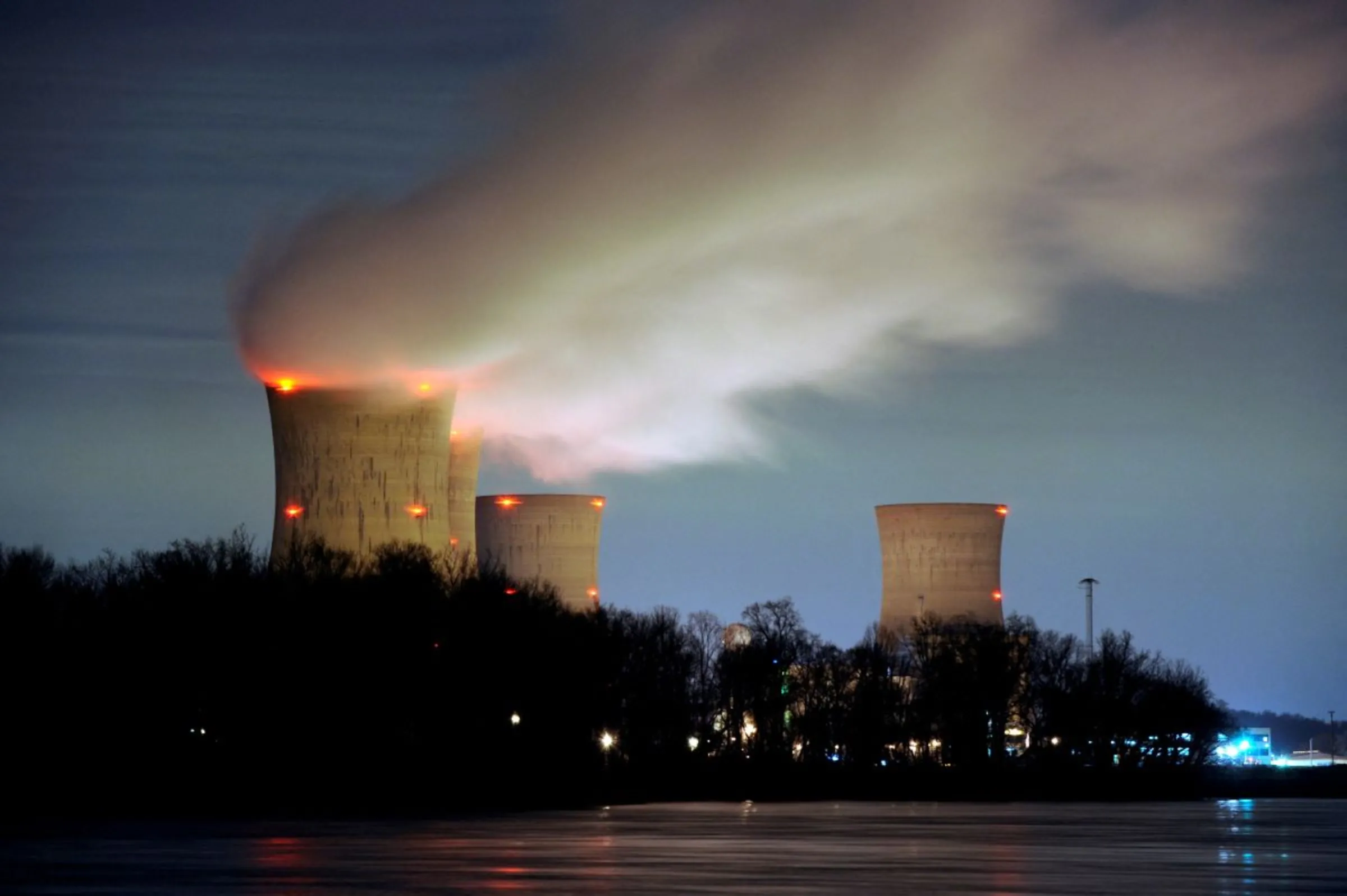 The Three Mile Island nuclear power plant is seen across the Susquehanna River in Middletown, Pennsylvania on March 15, 2011. REUTERS/Jonathan Ernst