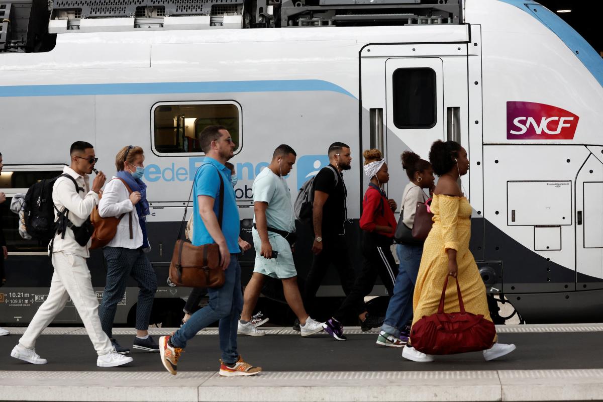 Monsieur or madame? No need to say when booking a train, EU says | Context  by TRF