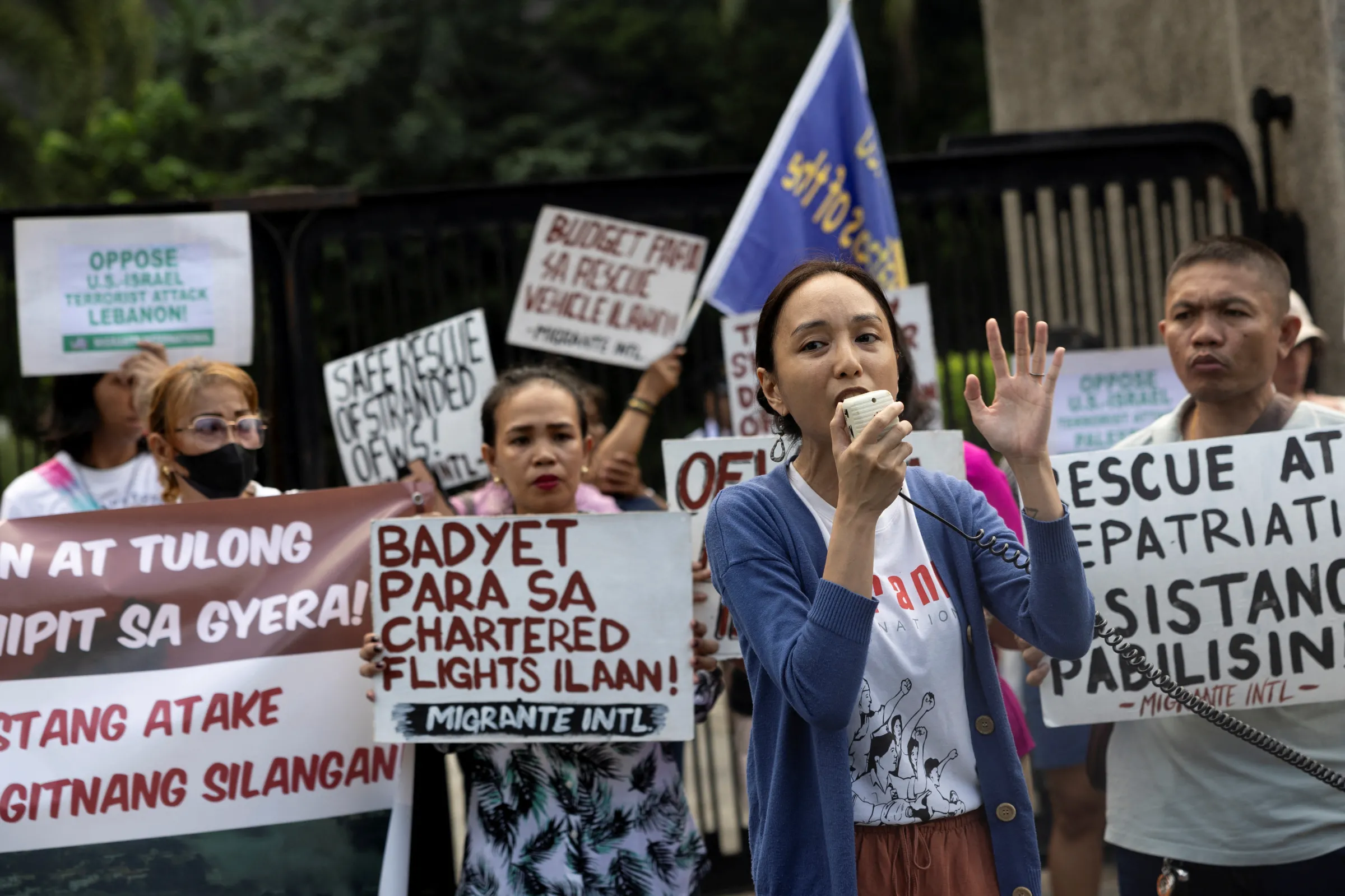 Activists and relatives of Lebanon-based Filipino workers hold a protest outside the Philippine Department of Foreign Affairs to demand rescue and repatriation for Filipino migrants amid the ongoing hostilities between Hezbollah and Israeli forces, in Pasay, Philippines, October 10, 2024. REUTERS/Eloisa Lopez