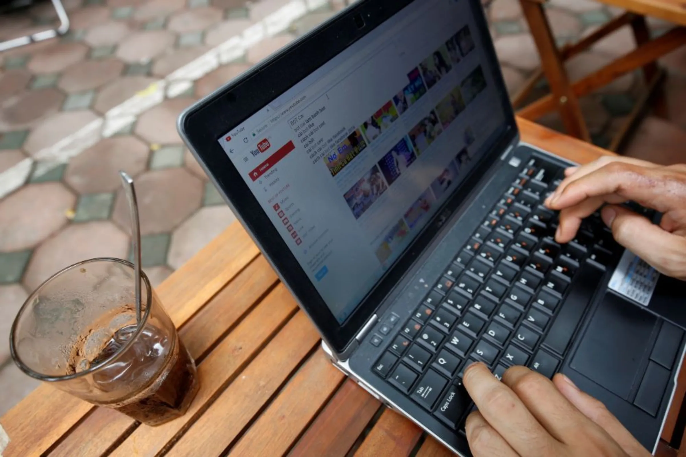 A Vietnamese activist searches internet at Tu Do (Freedom) cafe in Hanoi, Vietnam August 25, 2017. REUTERS/Kham