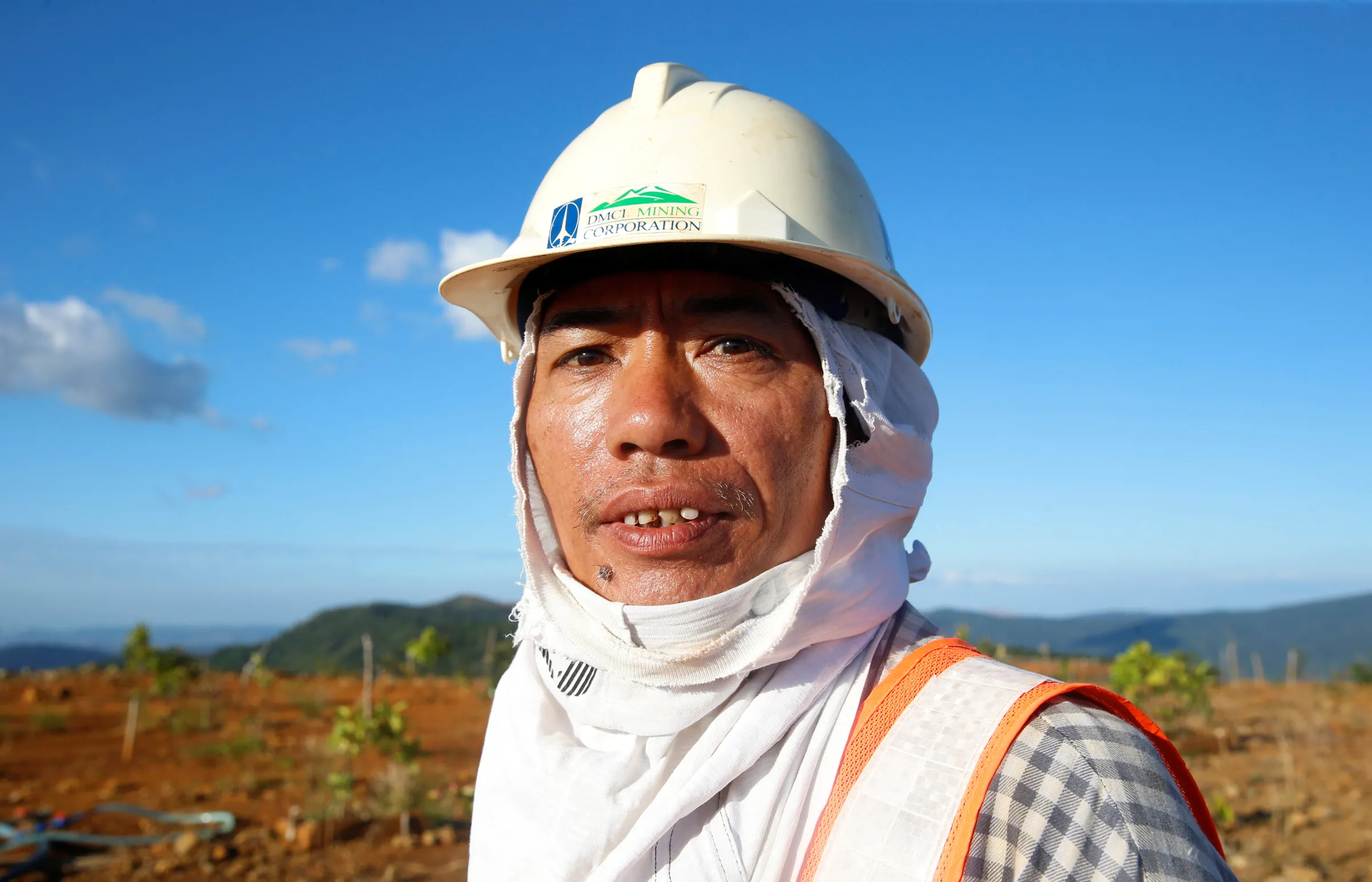 A mine worker is pictured at a nickel-ore mine in Sta Cruz Zambales in northern Philippines February 7, 2017. REUTERS/Erik De Castro