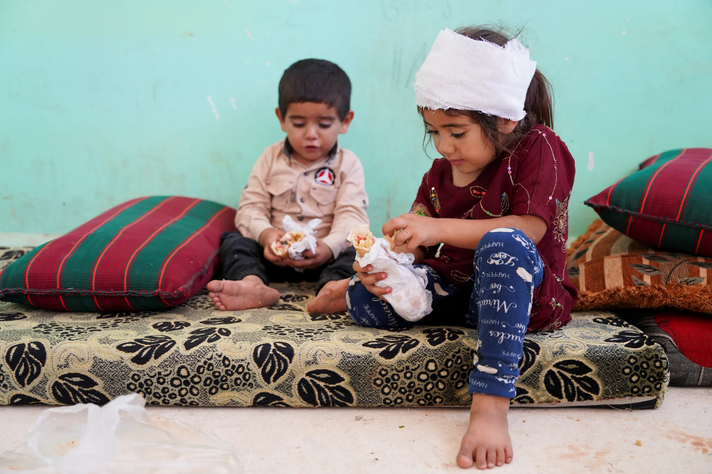 Children sit together inside a school that is used as a shelter centre, in Dael, Deraa governorate, Syria July 24, 2025. REUTERS/Karam al-Masri