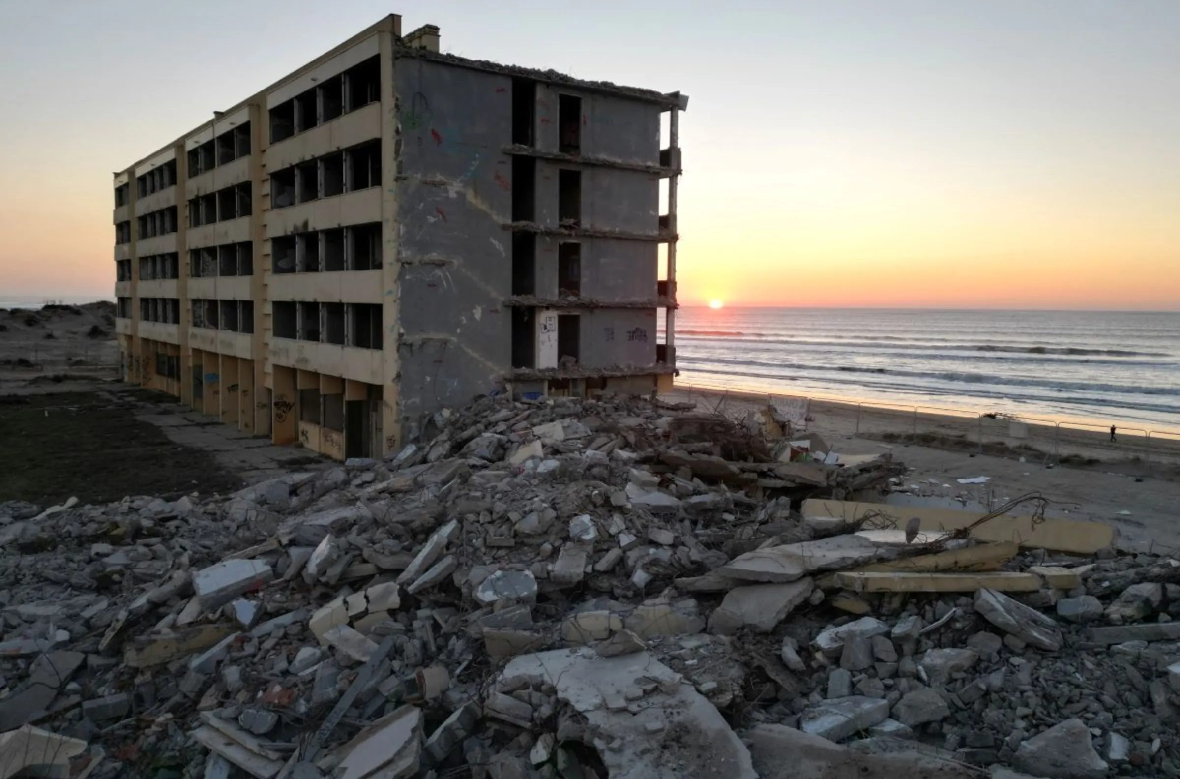 A view shows the Signal building, a seaside block of flats which had to be evacuated in 2014 due to erosion on the Atlantic Ocean coast, during its demolition in Soulac-sur-Mer, France, February 8, 2023. REUTERS/Stephane Mahe