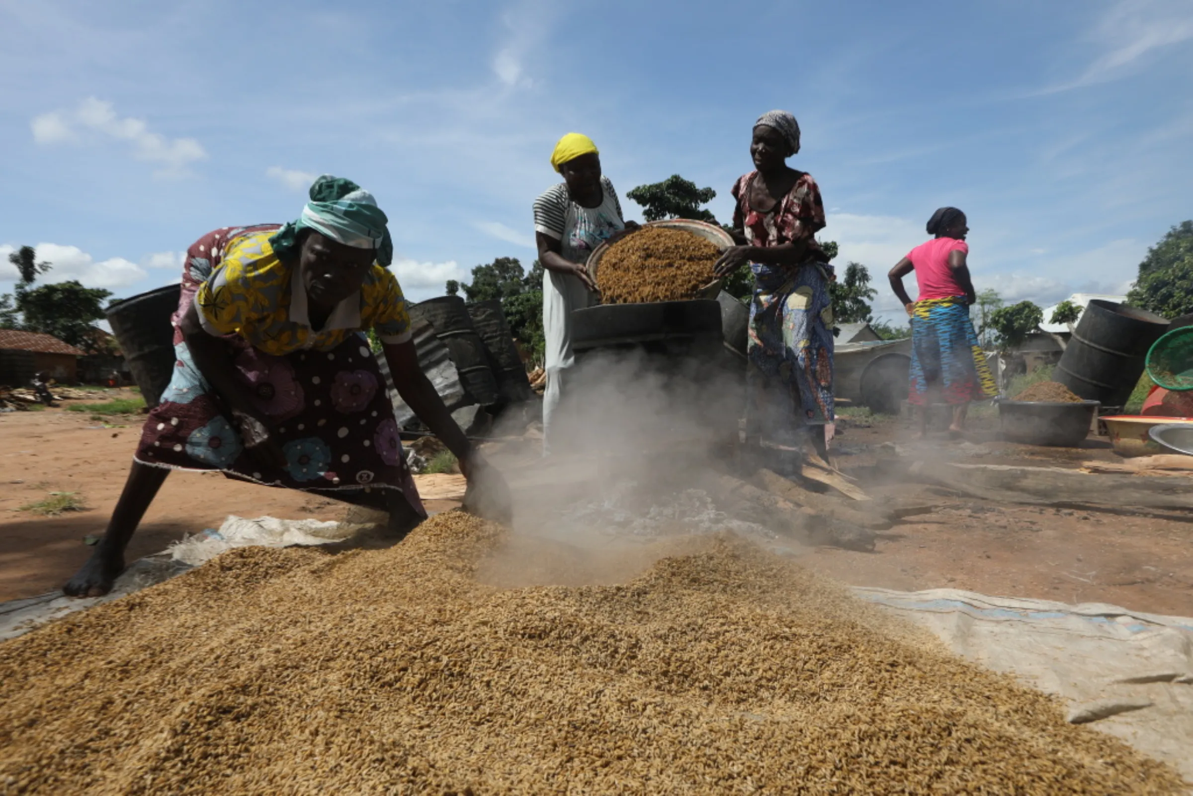 Women process parboiled paddy rice in Kiguna, Nasarawa, Nigeria, September 26, 2022.Thomson Reuters Foundation/Afolabi Sotunde